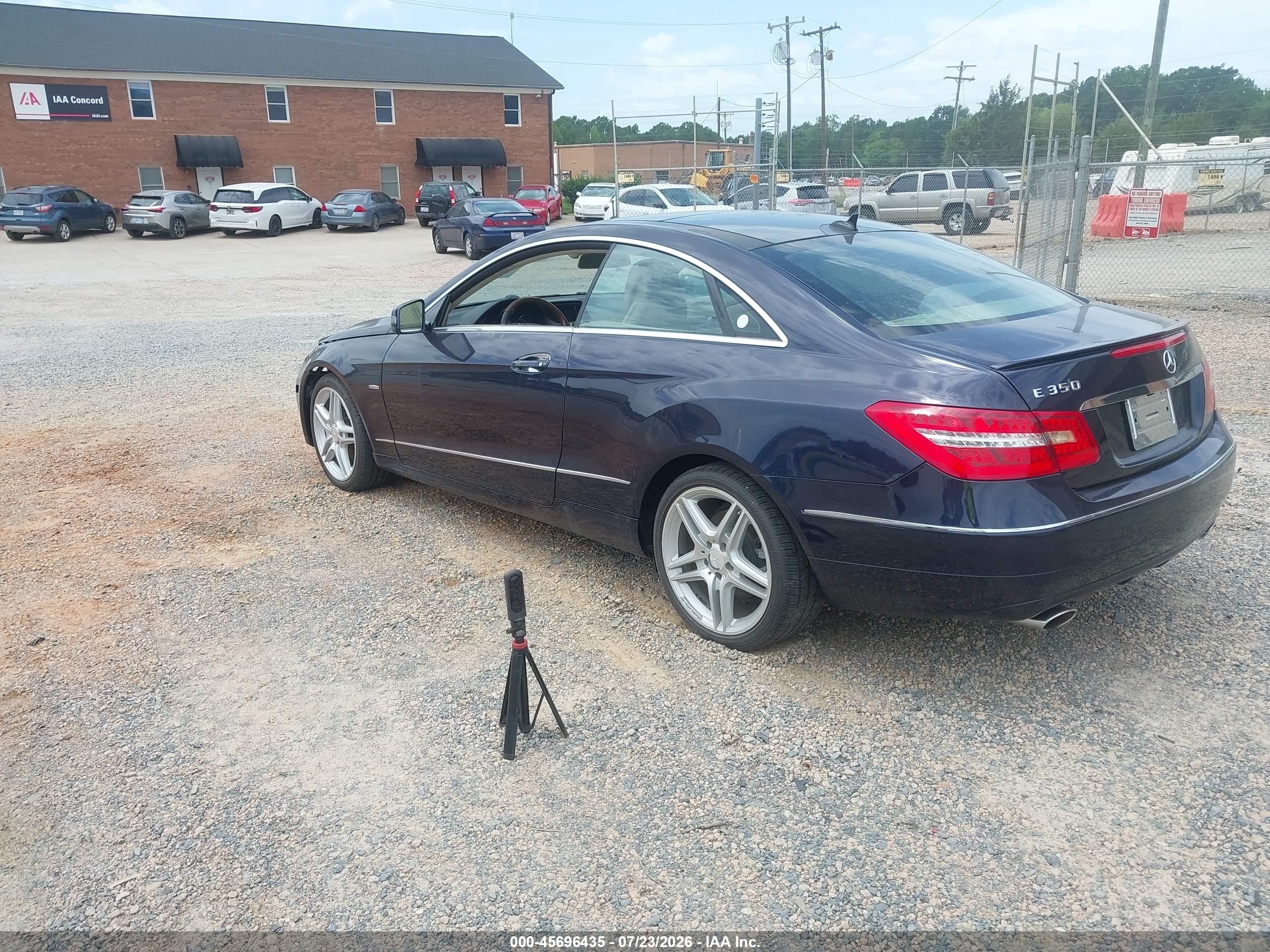 2012 Mercedes-benz E 350   Blue vin: WDDKJ5KB1CF132189