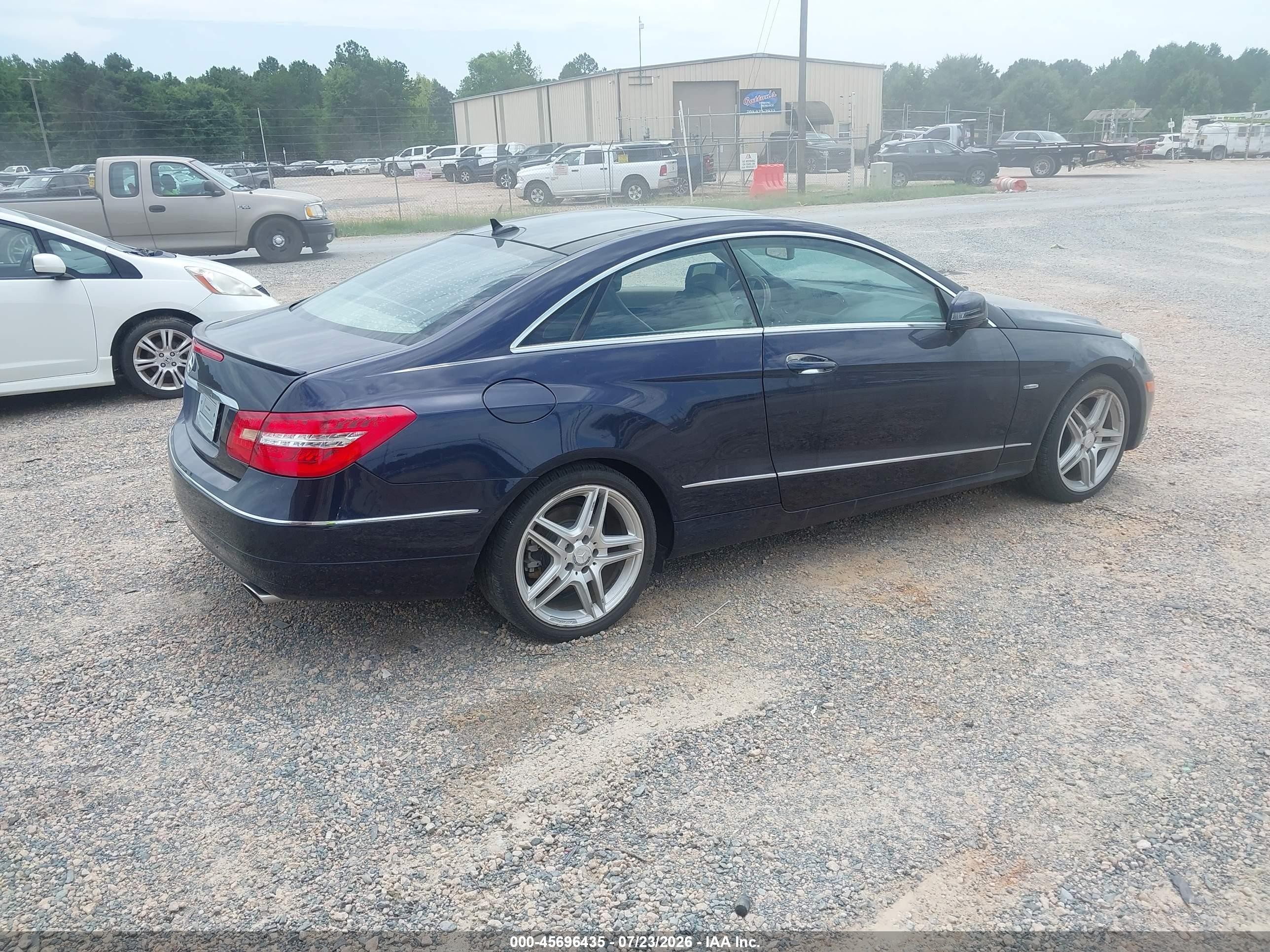 2012 Mercedes-benz E 350   Blue vin: WDDKJ5KB1CF132189