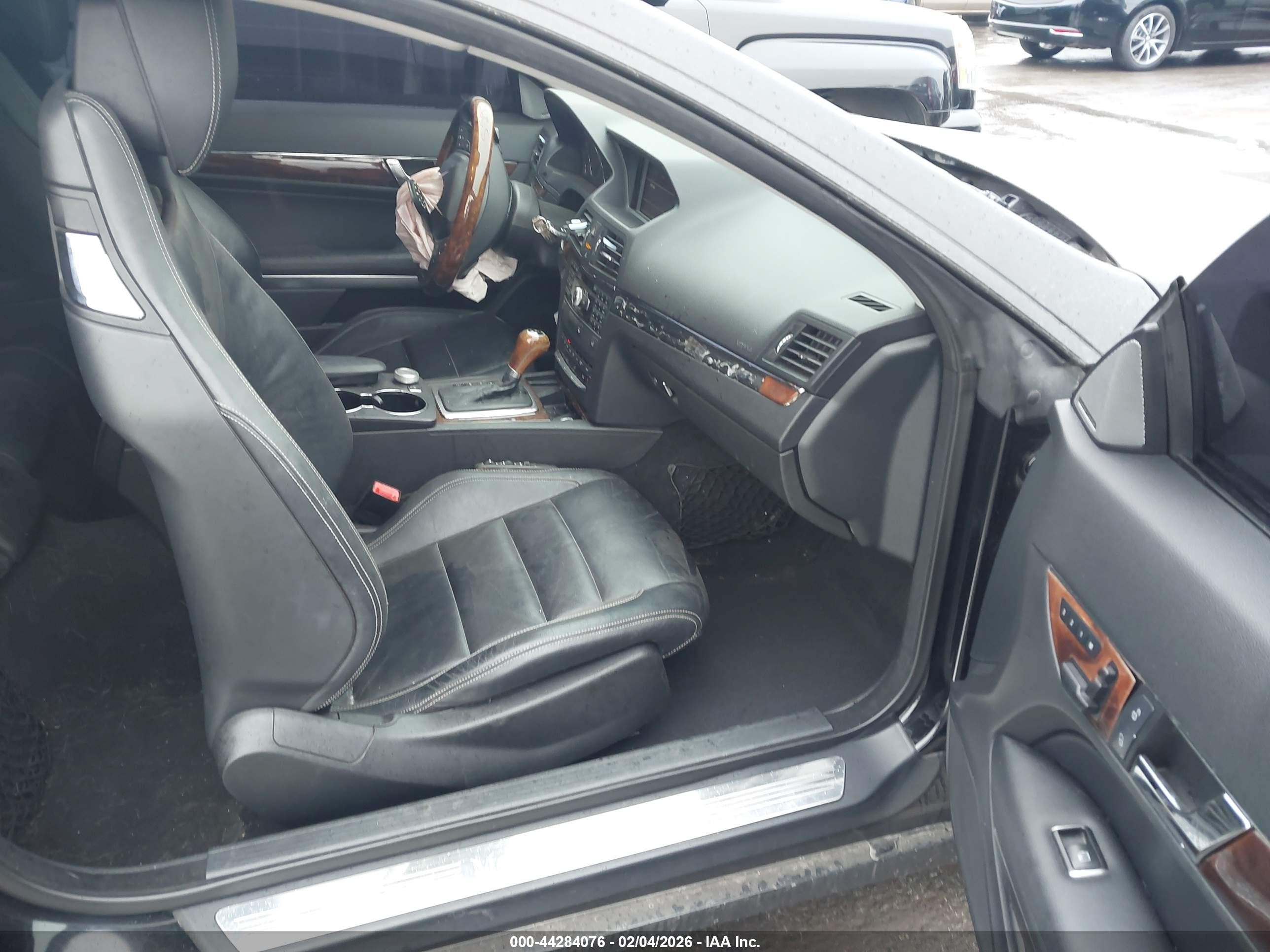 2012 Mercedes-benz E 350   Черный vin: WDDKJ5KB2CF135294