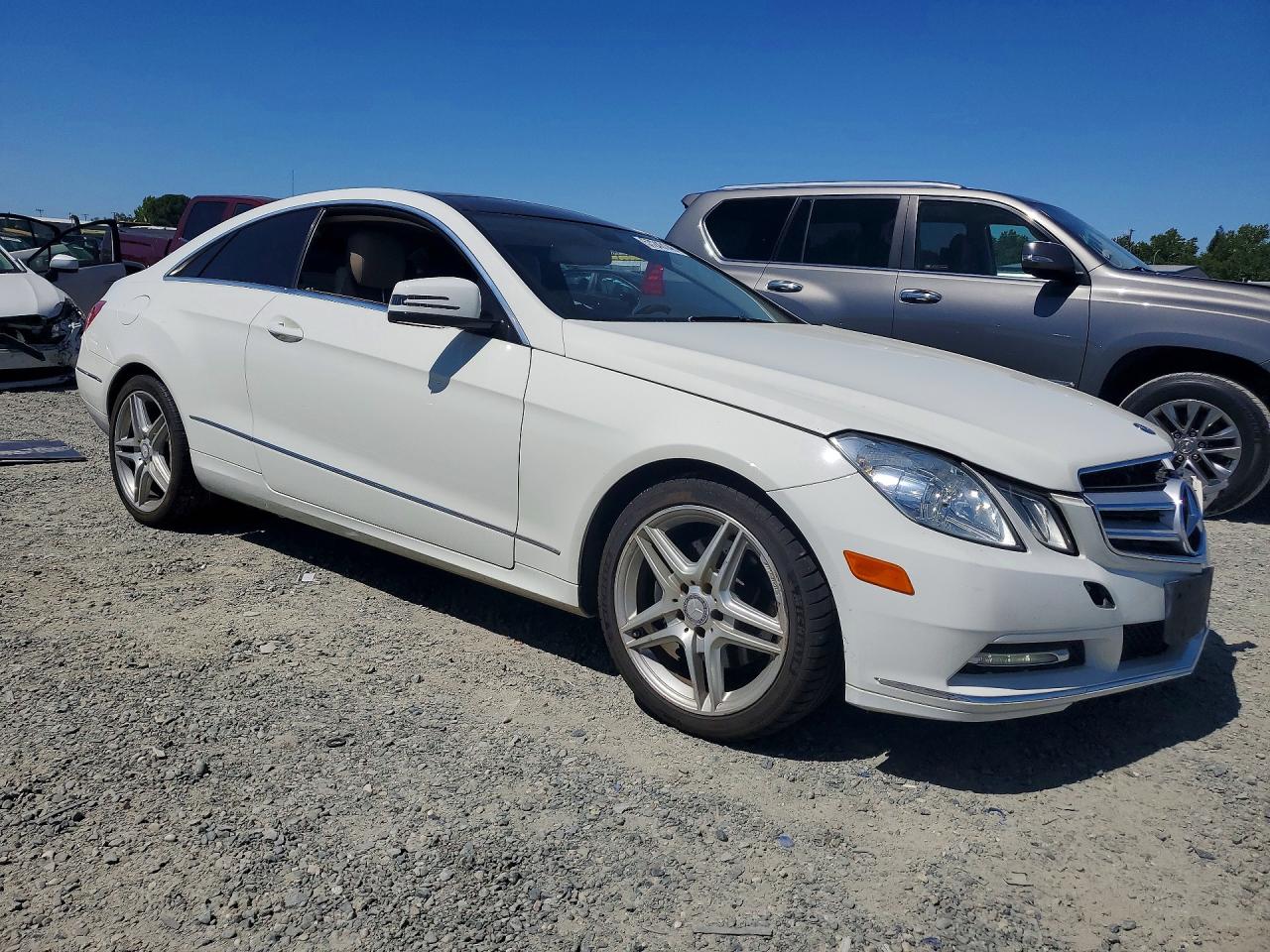 2012 Mercedes-benz E 350 Белый vin: WDDKJ5KB2CF168523