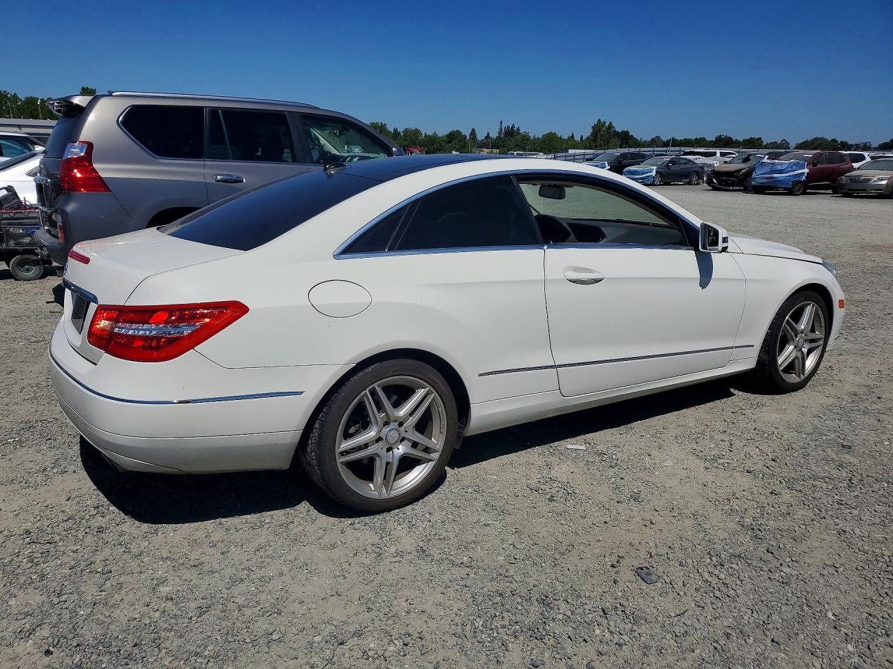 2012 Mercedes-benz E 350 Белый vin: WDDKJ5KB2CF168523