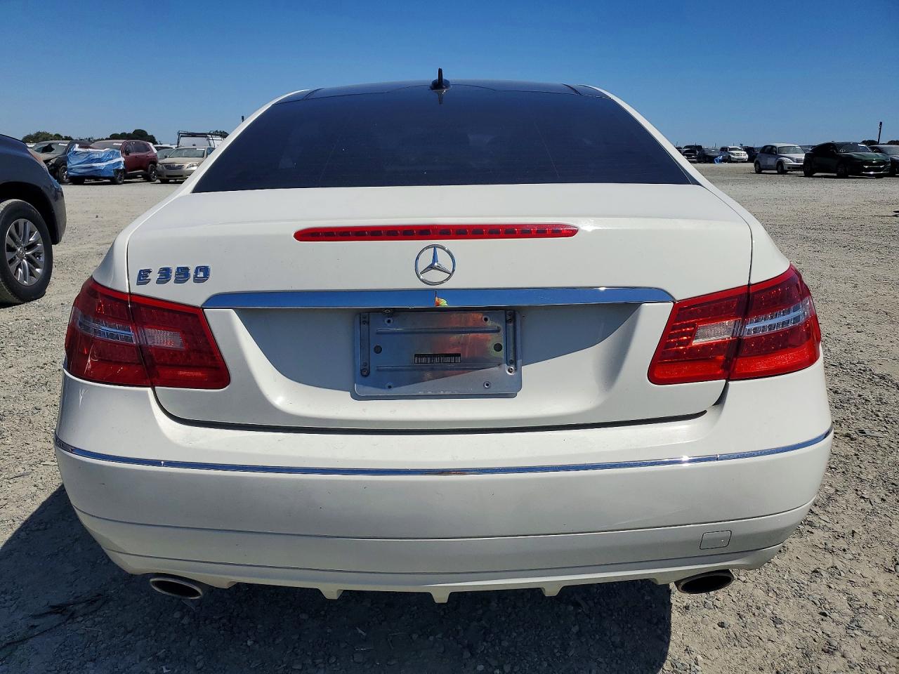2012 Mercedes-benz E 350 Белый vin: WDDKJ5KB2CF168523