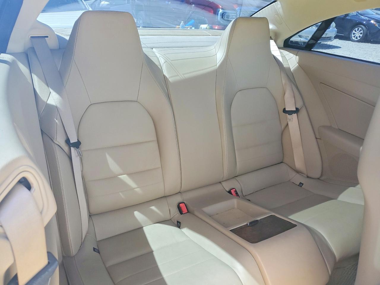 2012 Mercedes-benz E 350 Белый vin: WDDKJ5KB2CF168523