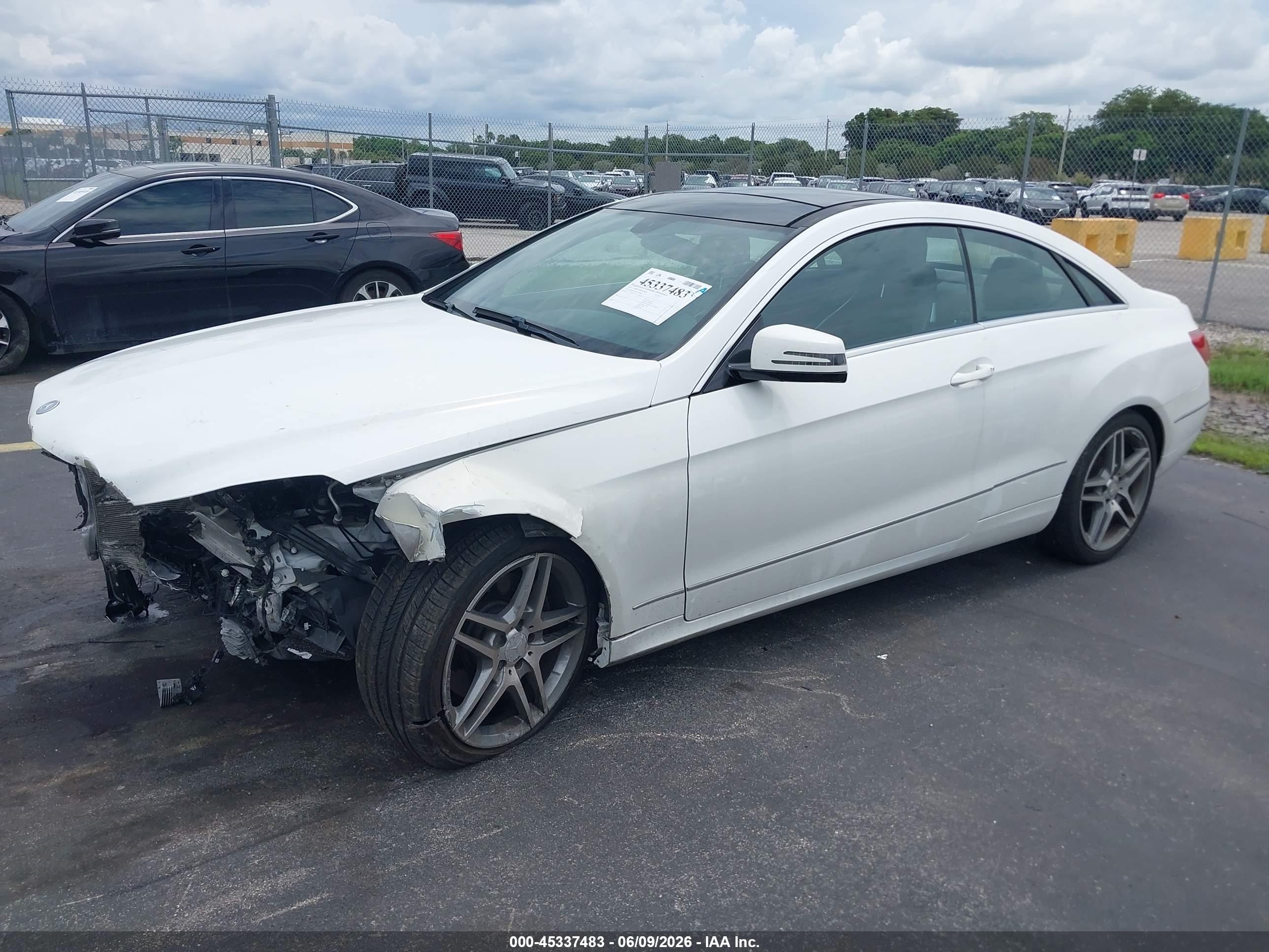 2014 Mercedes-benz E 350   Белый vin: WDDKJ5KB2EF231896