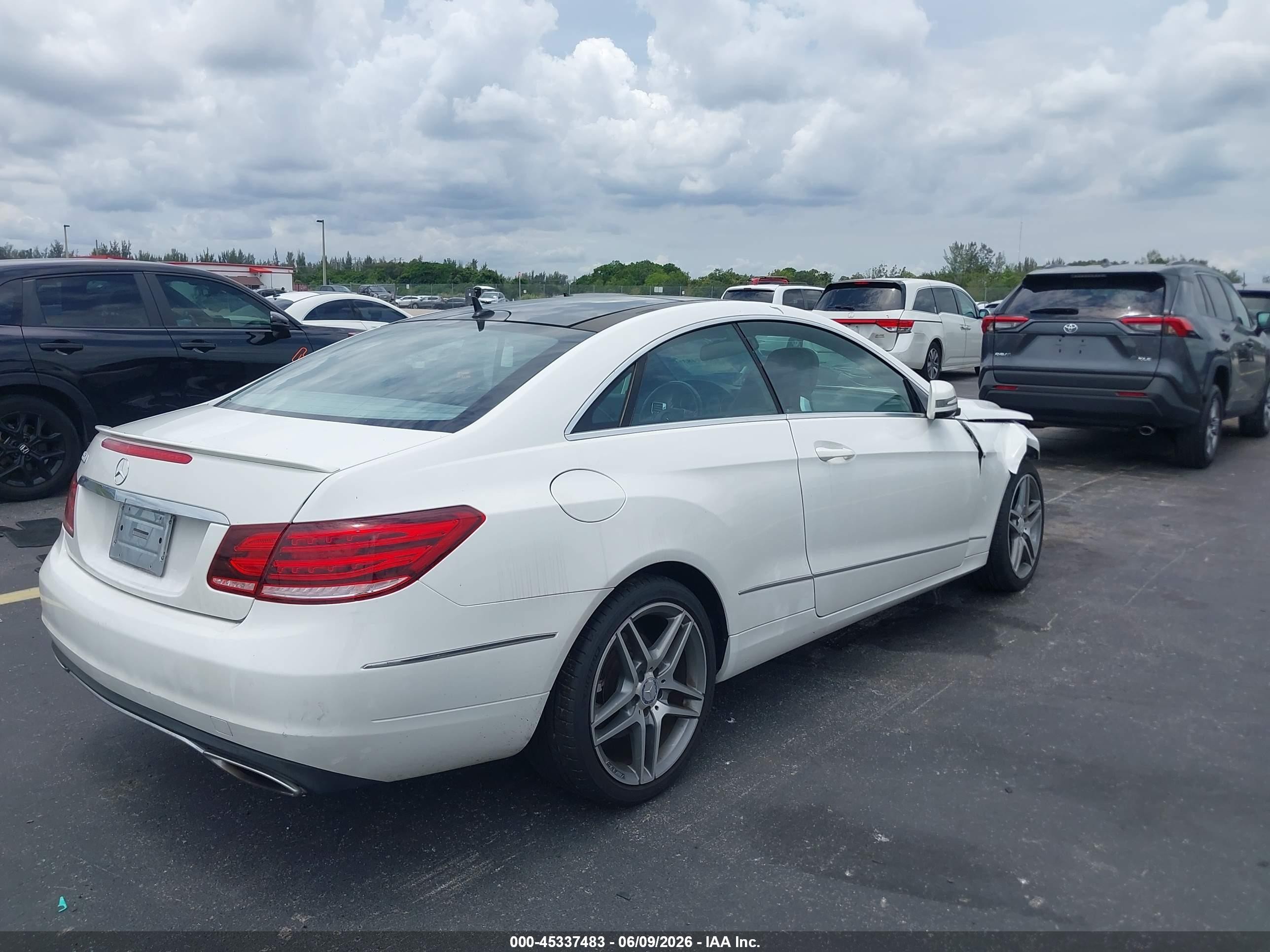 2014 Mercedes-benz E 350   Белый vin: WDDKJ5KB2EF231896