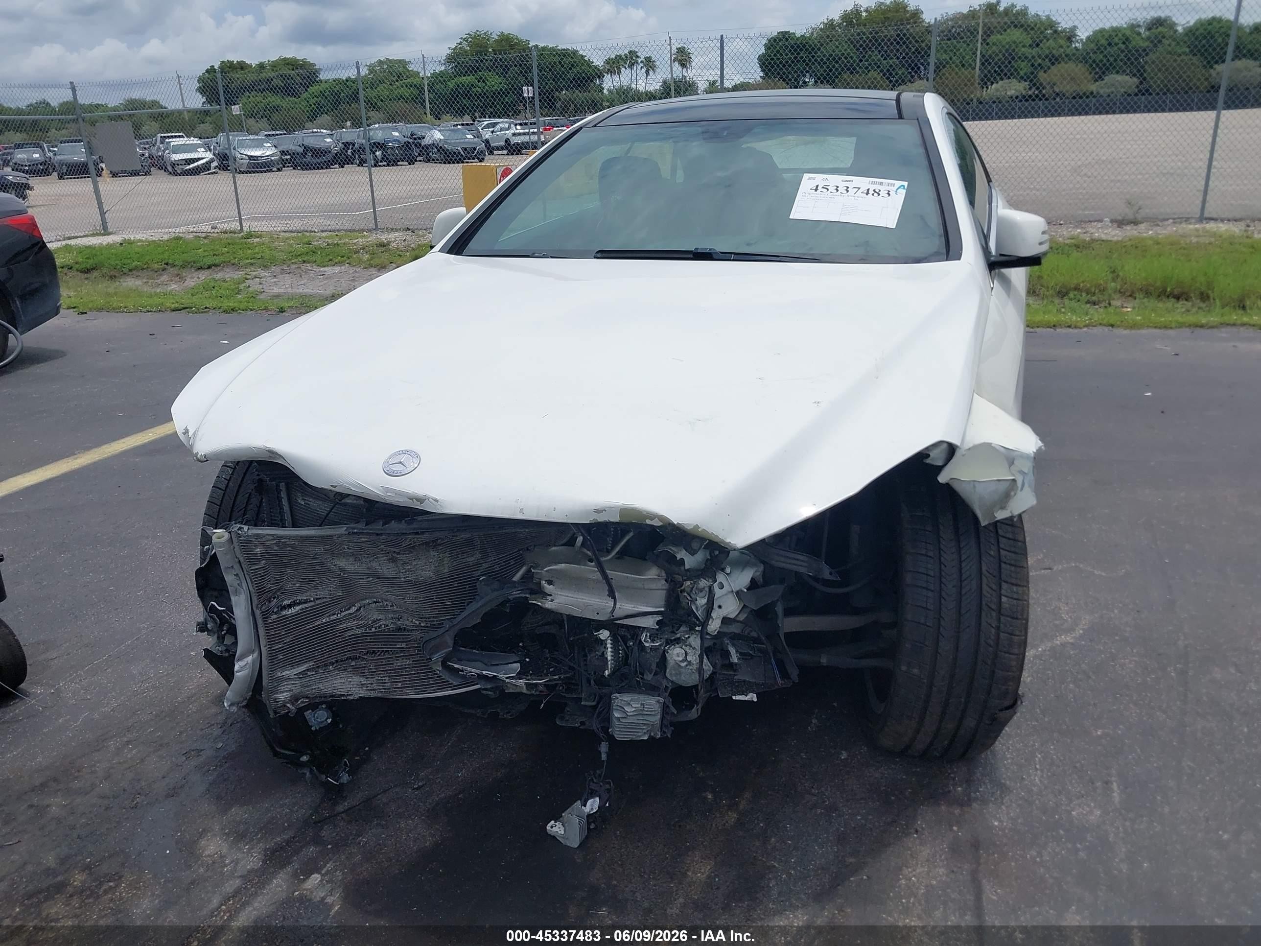 2014 Mercedes-benz E 350   Белый vin: WDDKJ5KB2EF231896