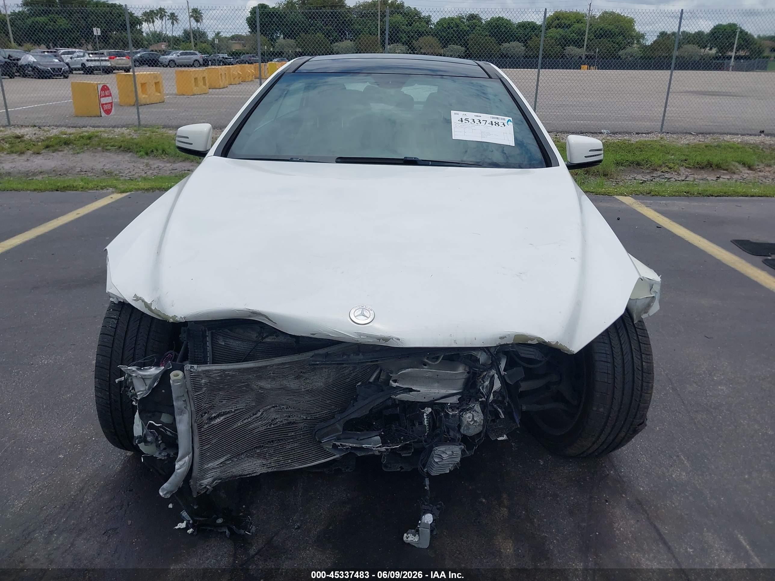 2014 Mercedes-benz E 350   Белый vin: WDDKJ5KB2EF231896