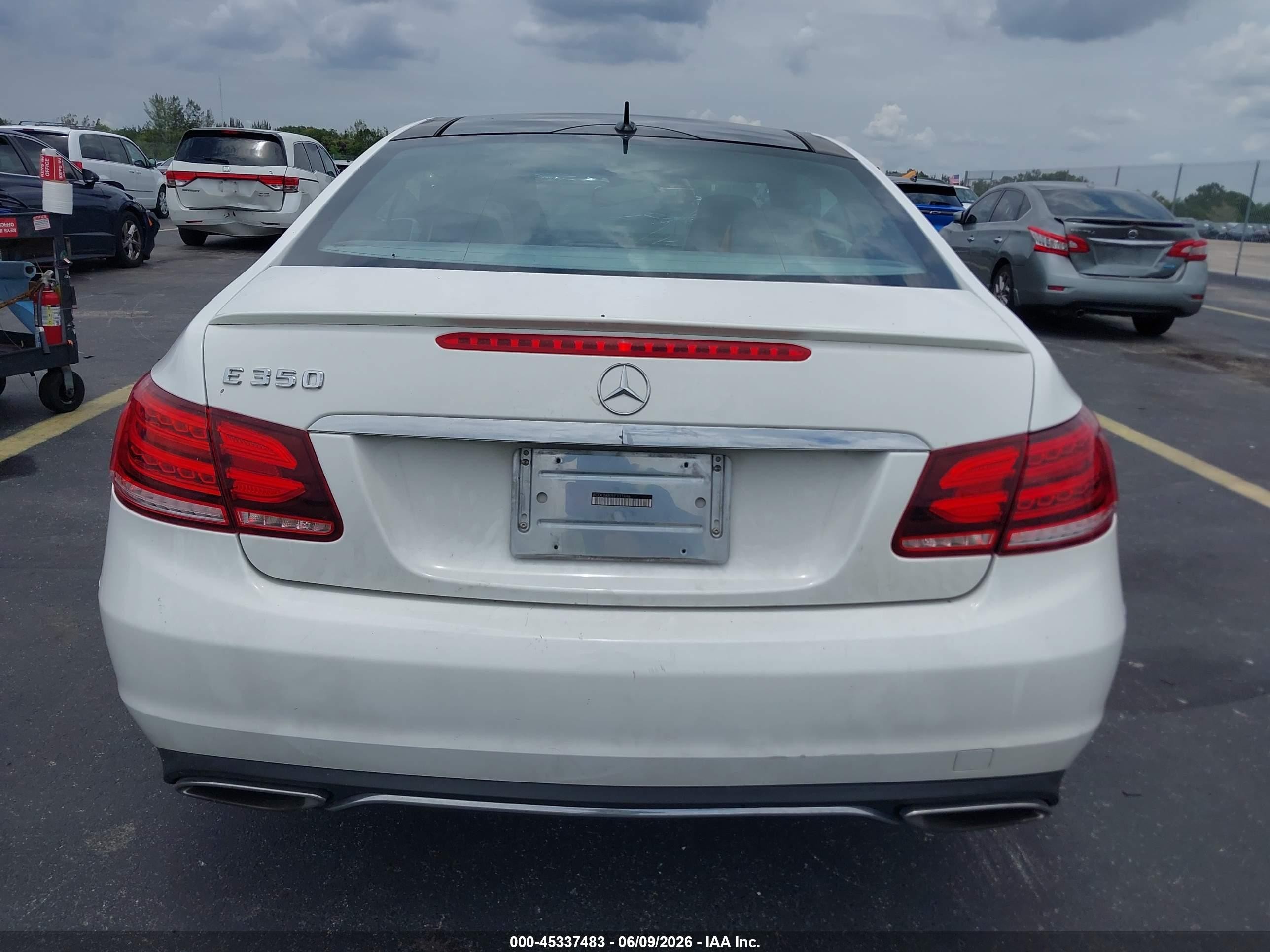 2014 Mercedes-benz E 350   Белый vin: WDDKJ5KB2EF231896