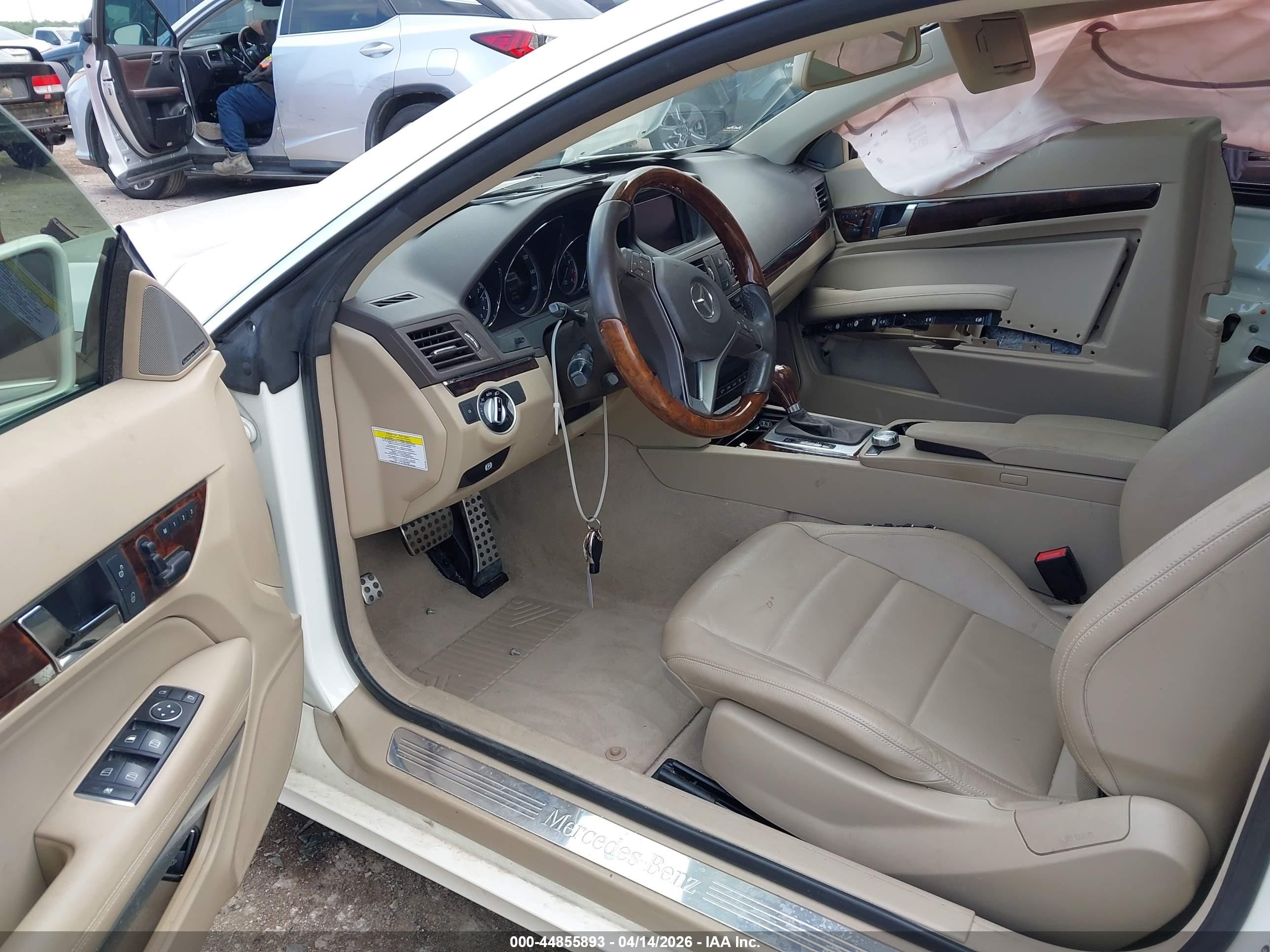 2013 Mercedes-benz E 350   White vin: WDDKJ5KB3DF199796