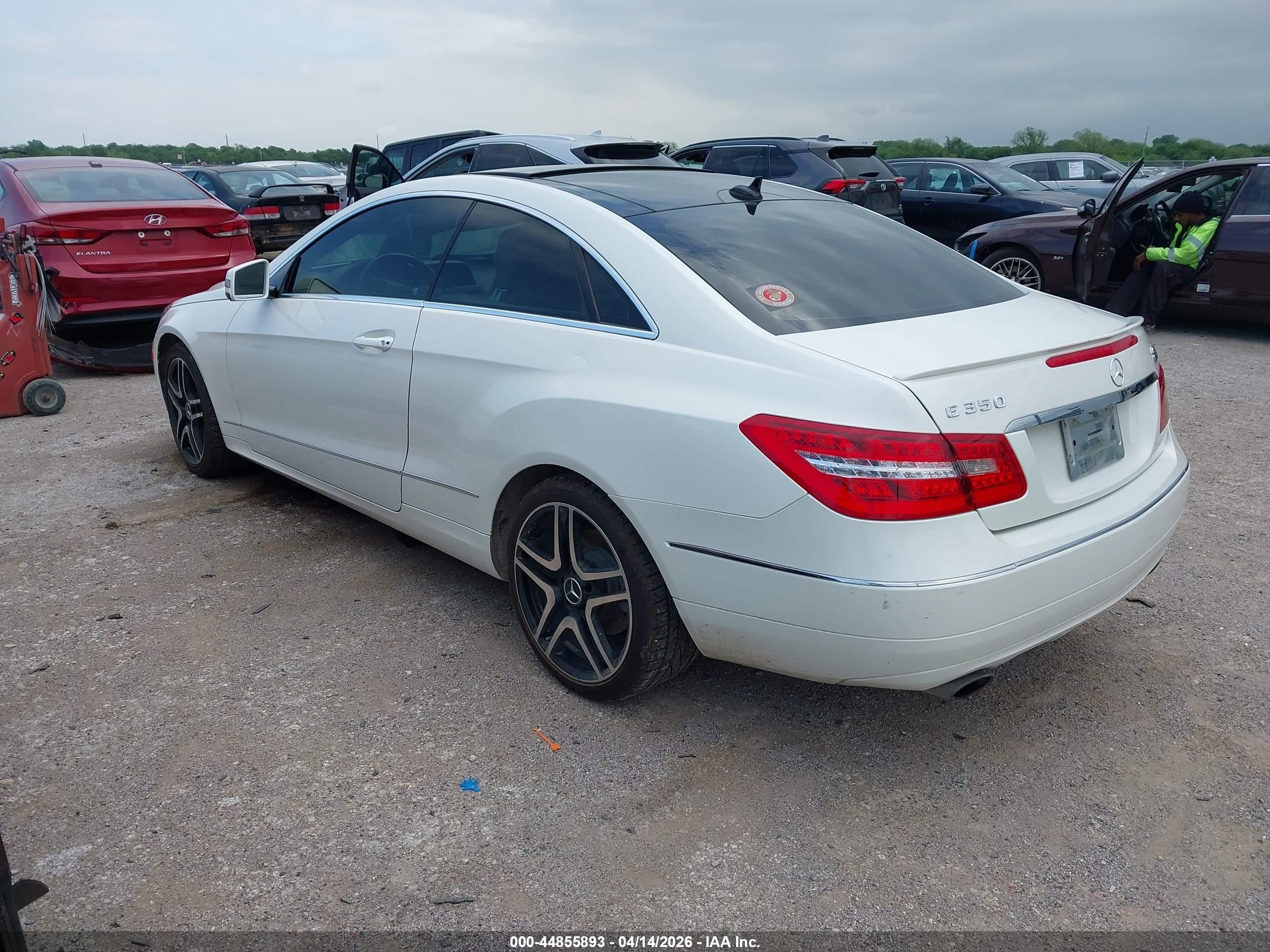 2013 Mercedes-benz E 350   White vin: WDDKJ5KB3DF199796
