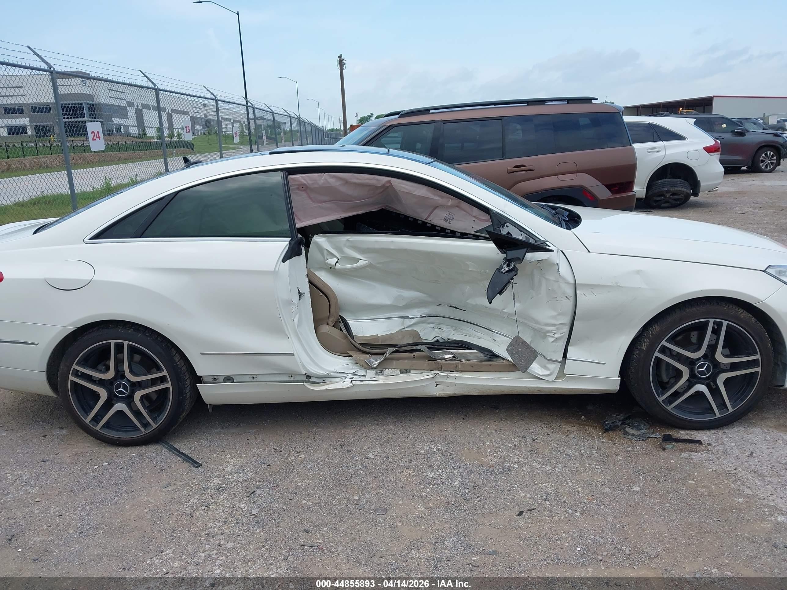 2013 Mercedes-benz E 350   White vin: WDDKJ5KB3DF199796