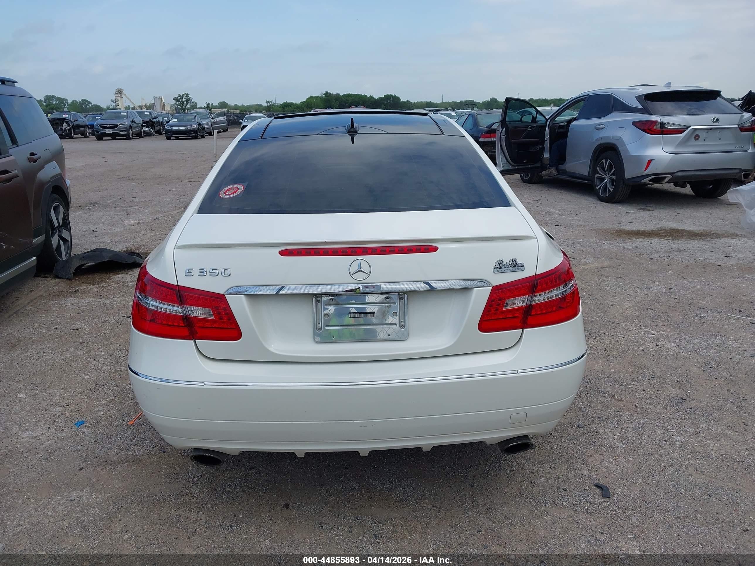 2013 Mercedes-benz E 350   White vin: WDDKJ5KB3DF199796