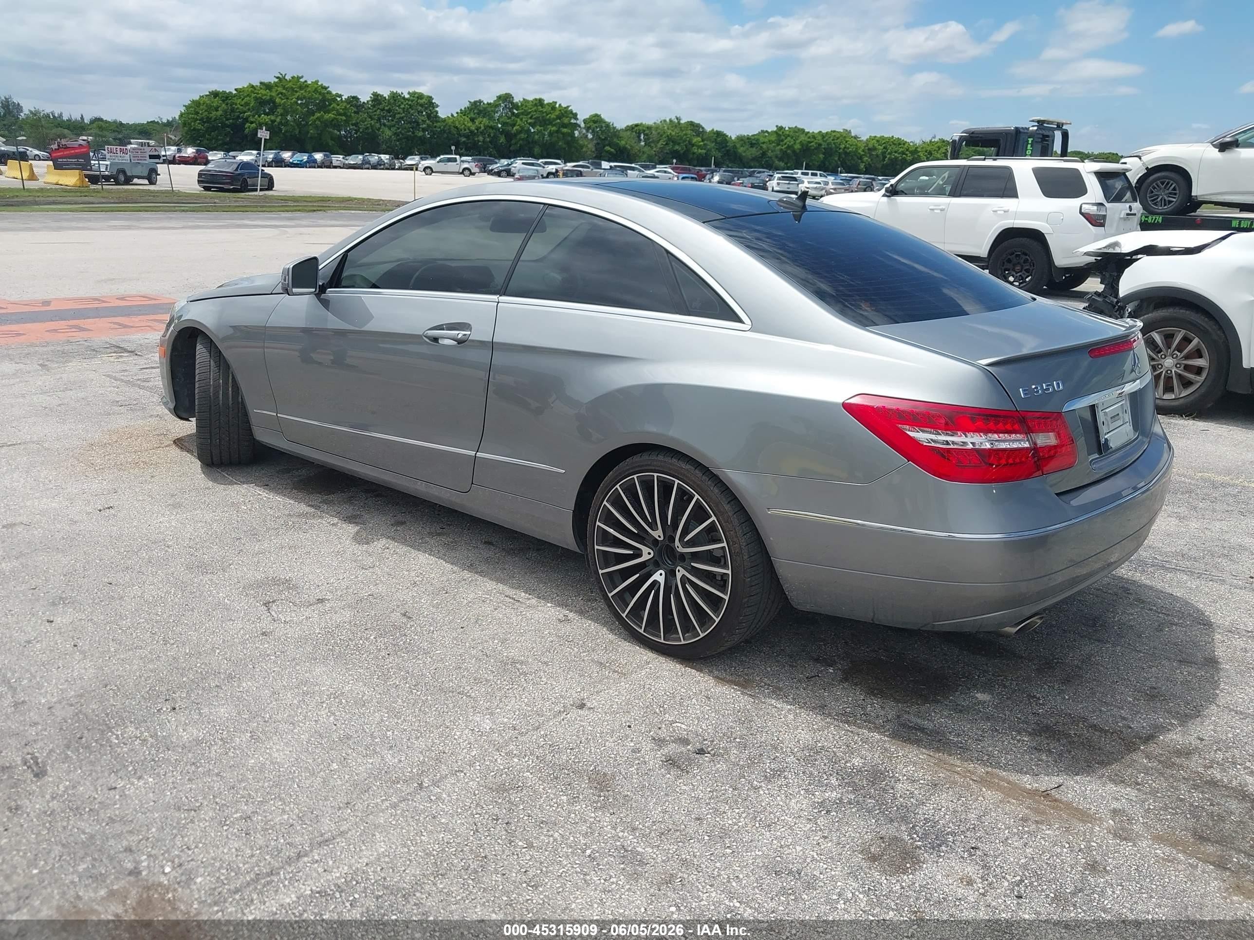 2013 Mercedes-benz E 350   Gold vin: WDDKJ5KB3DF219058