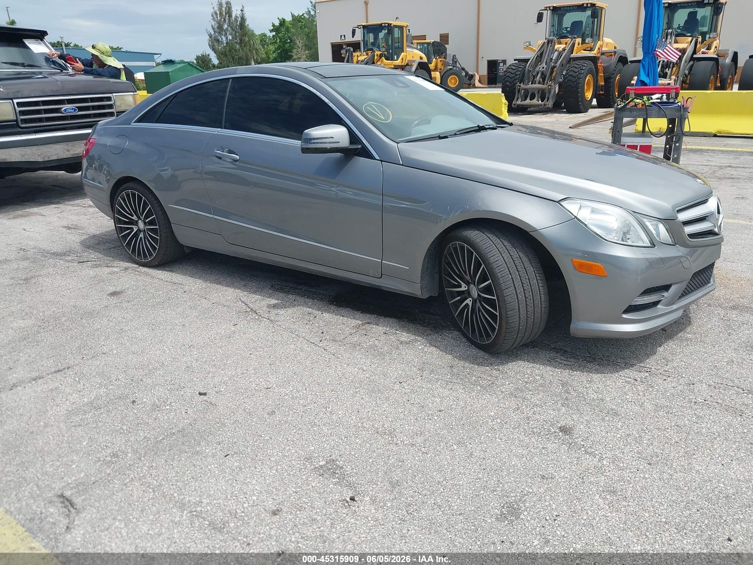 2013 Mercedes-benz E 350   Gold vin: WDDKJ5KB3DF219058