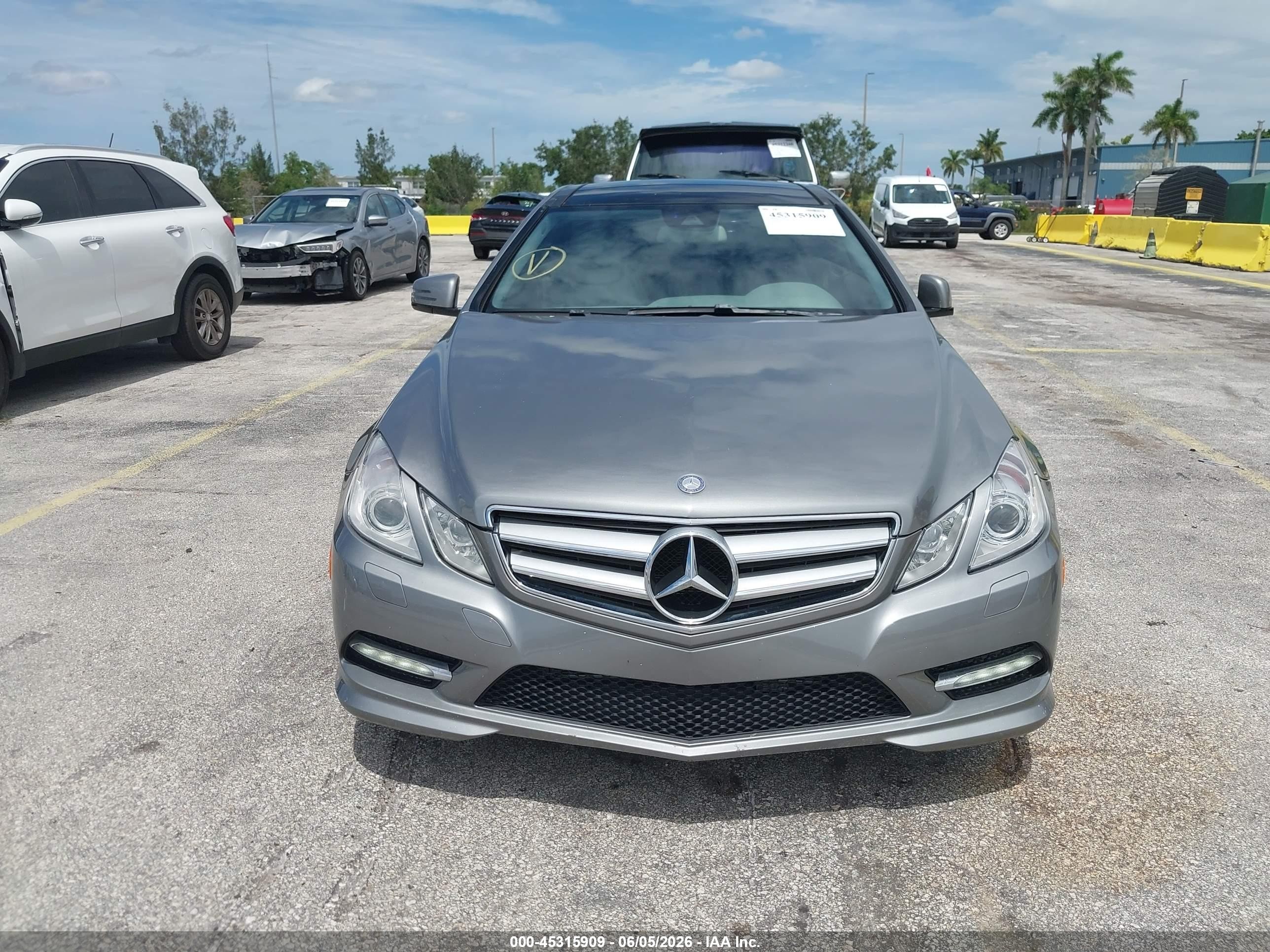 2013 Mercedes-benz E 350   Gold vin: WDDKJ5KB3DF219058