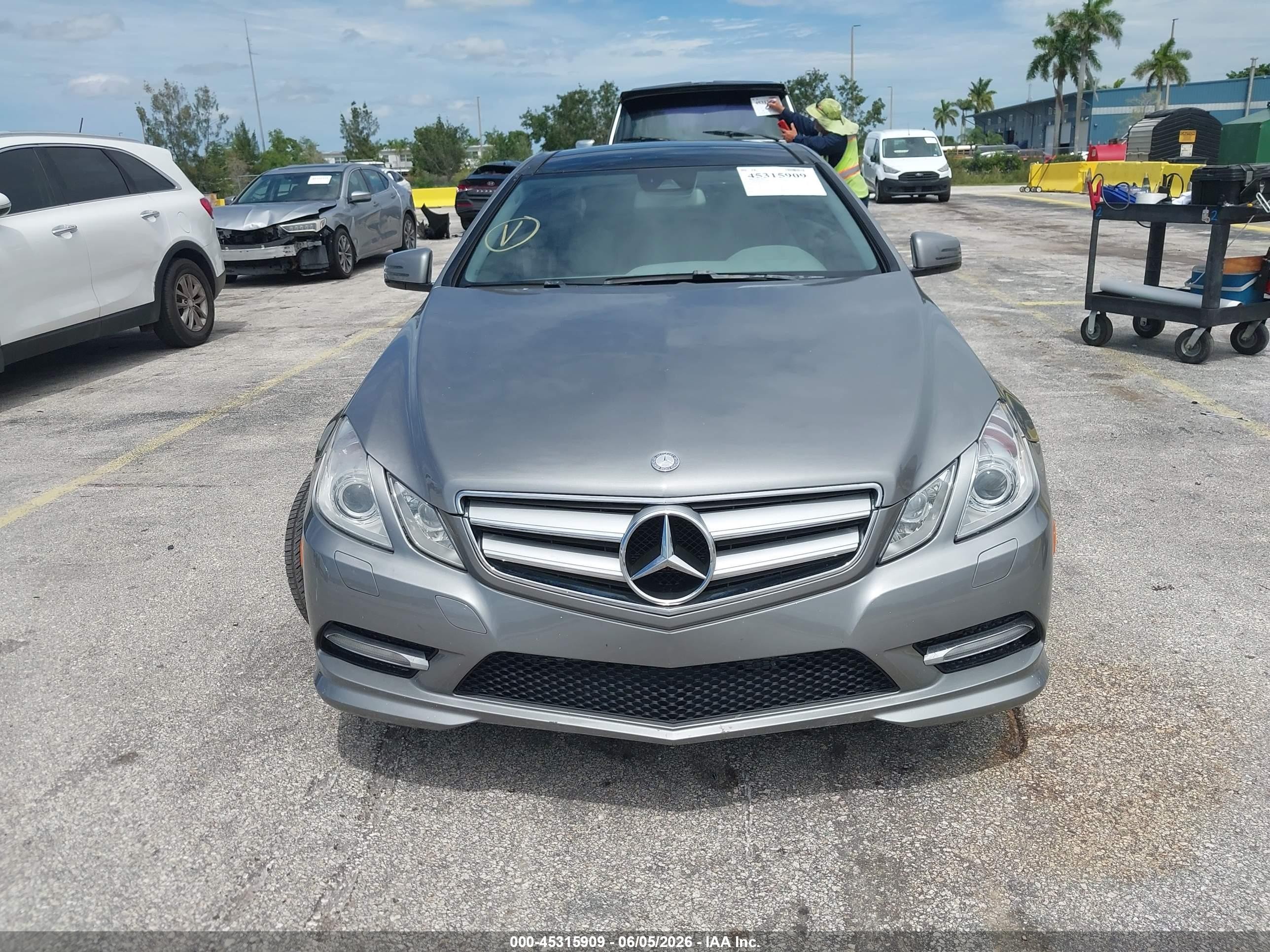 2013 Mercedes-benz E 350   Gold vin: WDDKJ5KB3DF219058