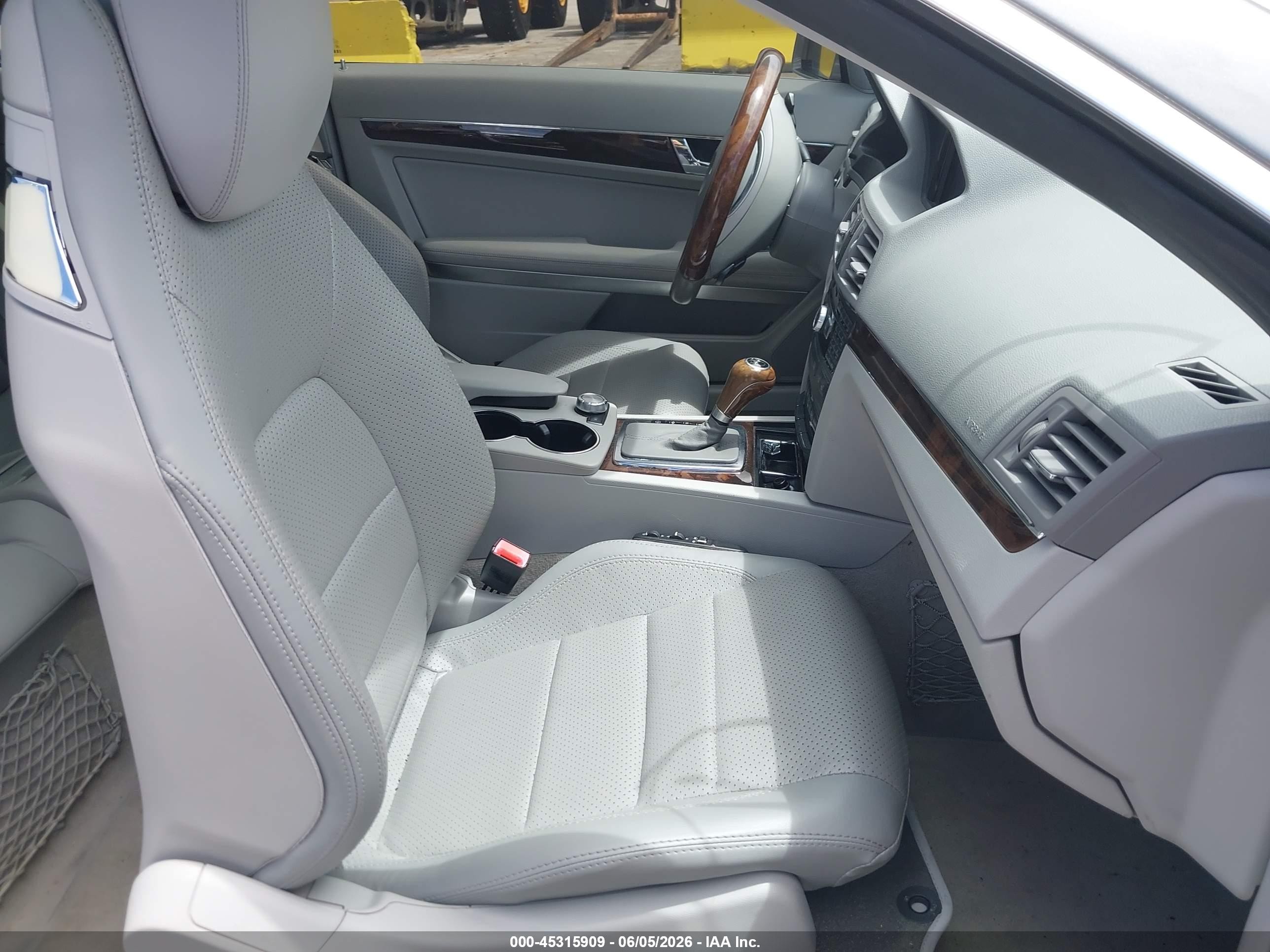 2013 Mercedes-benz E 350   Gold vin: WDDKJ5KB3DF219058