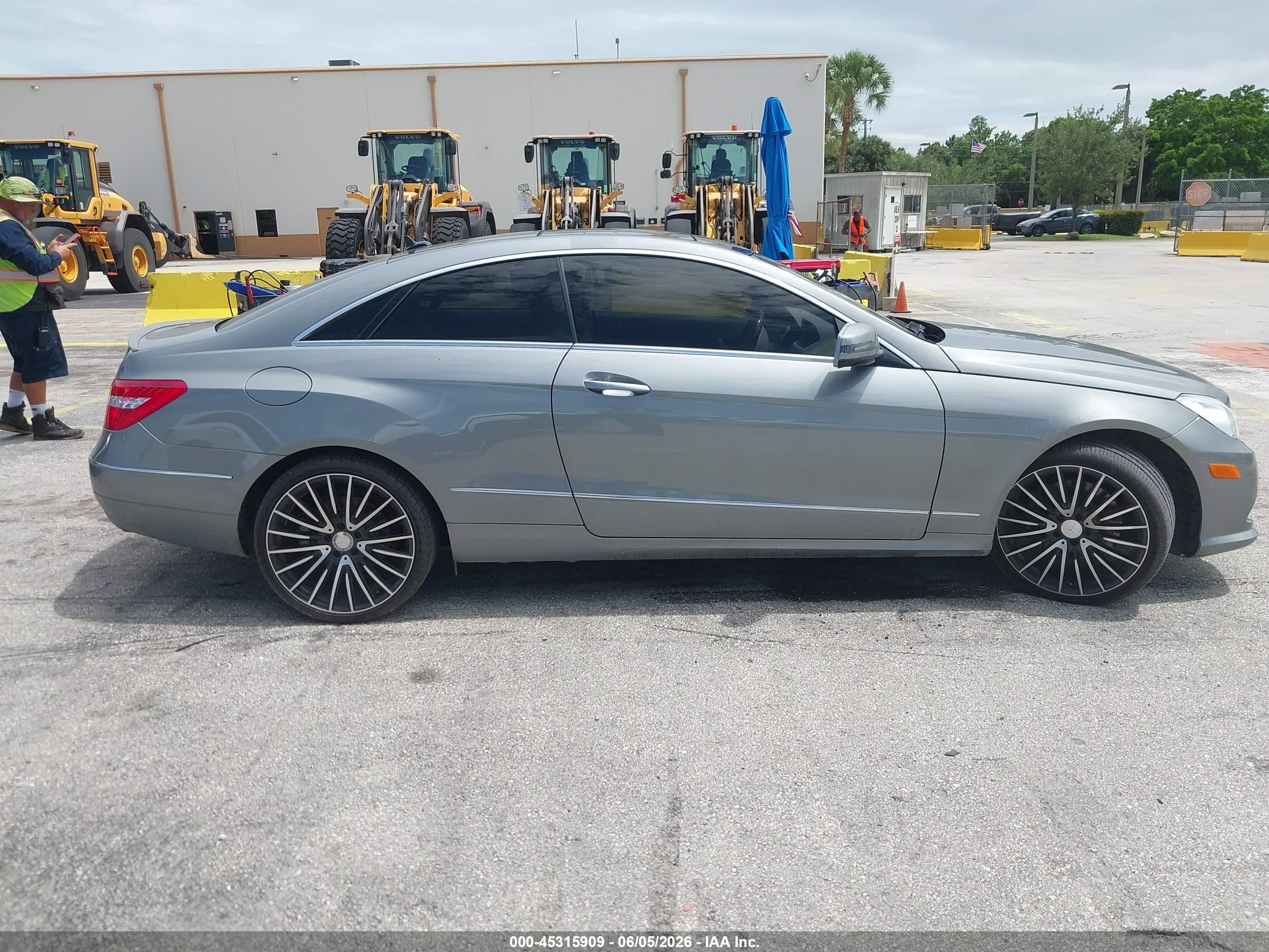 2013 Mercedes-benz E 350   Gold vin: WDDKJ5KB3DF219058