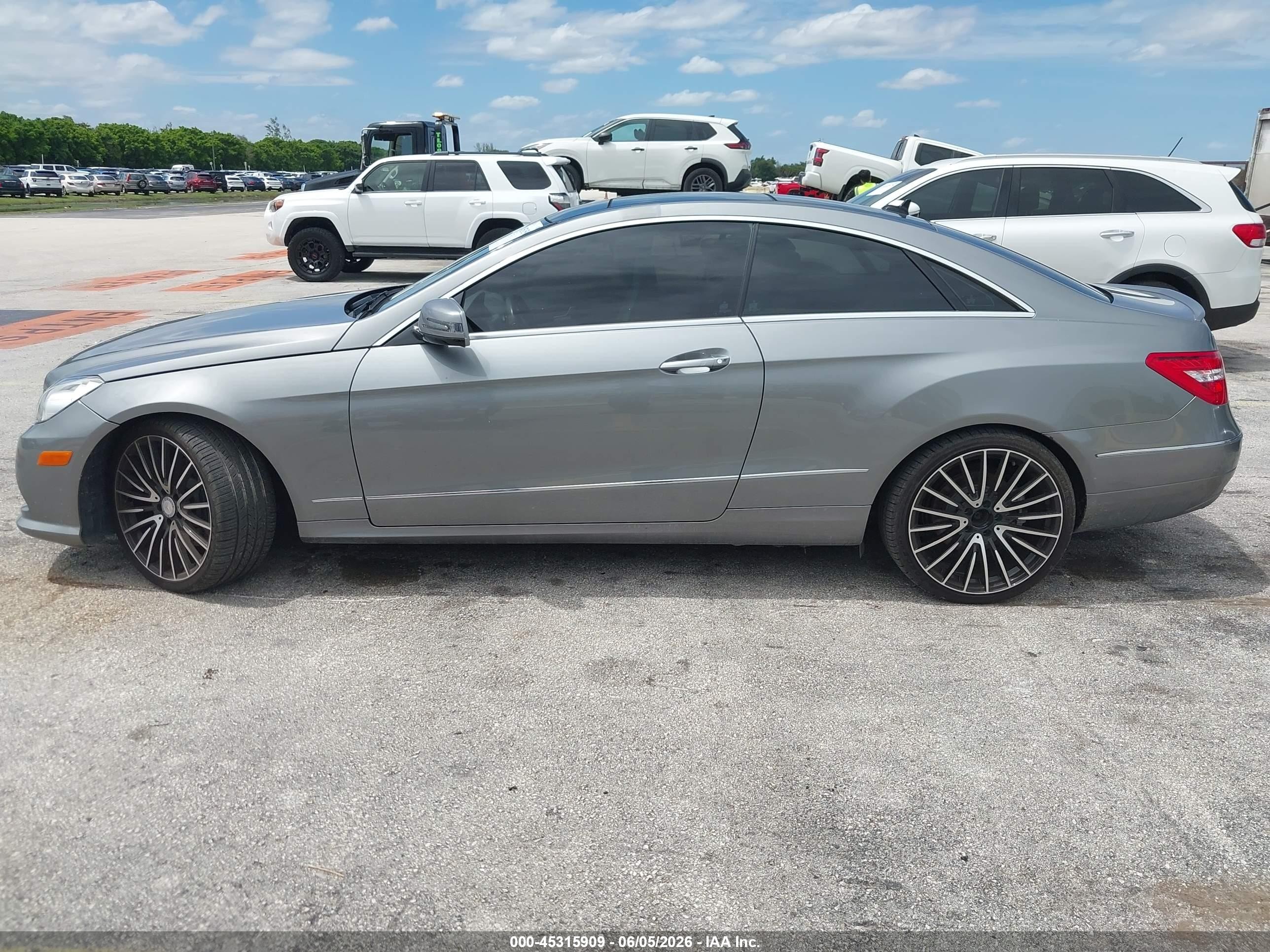 2013 Mercedes-benz E 350   Gold vin: WDDKJ5KB3DF219058