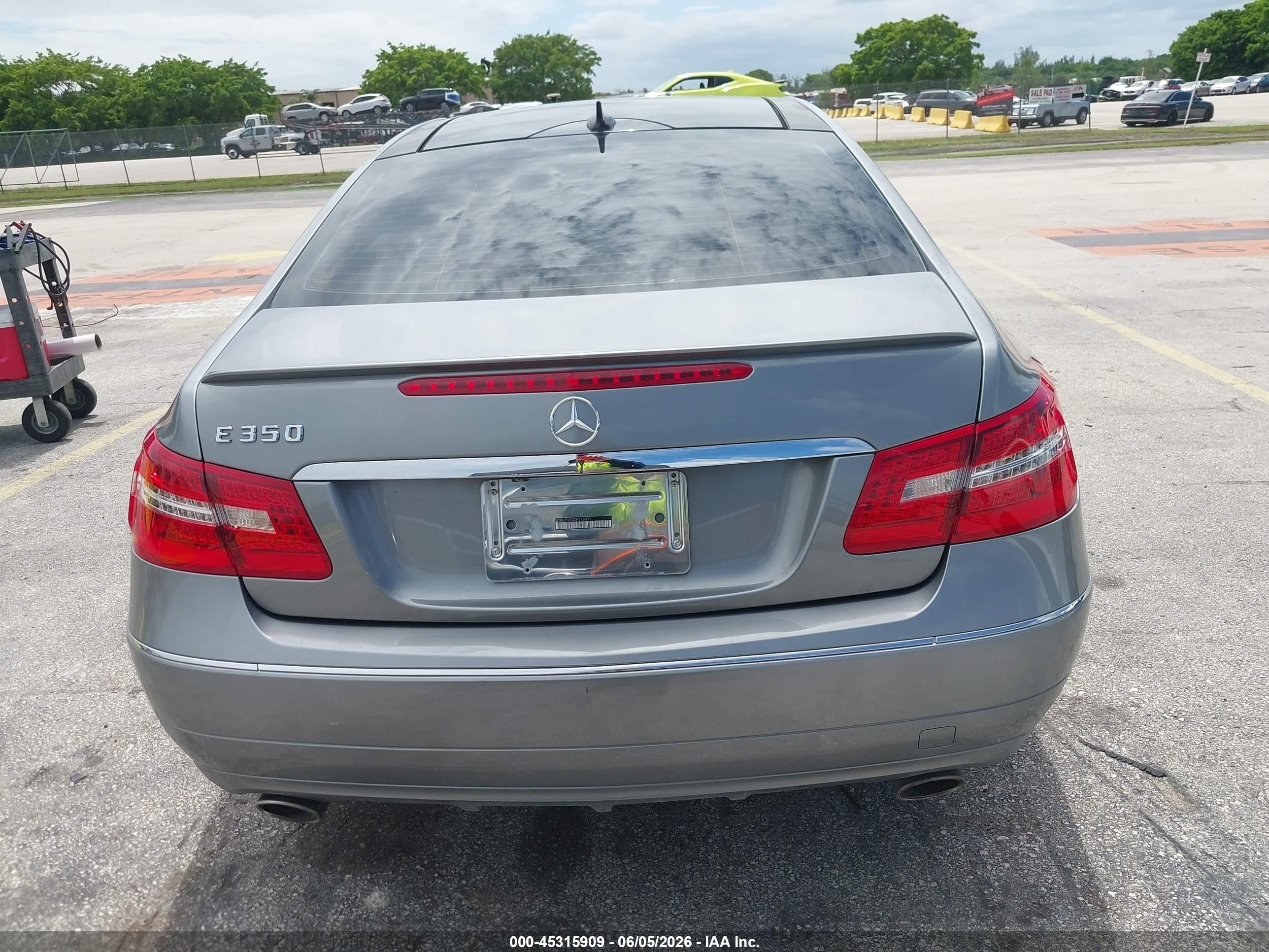 2013 Mercedes-benz E 350   Gold vin: WDDKJ5KB3DF219058
