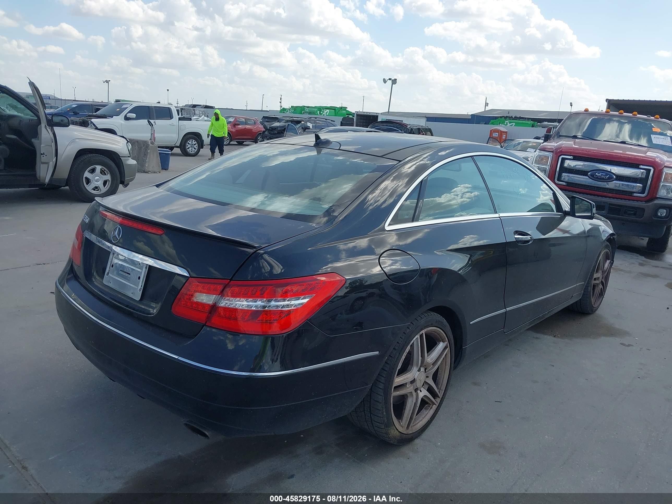 2013 Mercedes-benz E 350   Черный vin: WDDKJ5KB4DF204410