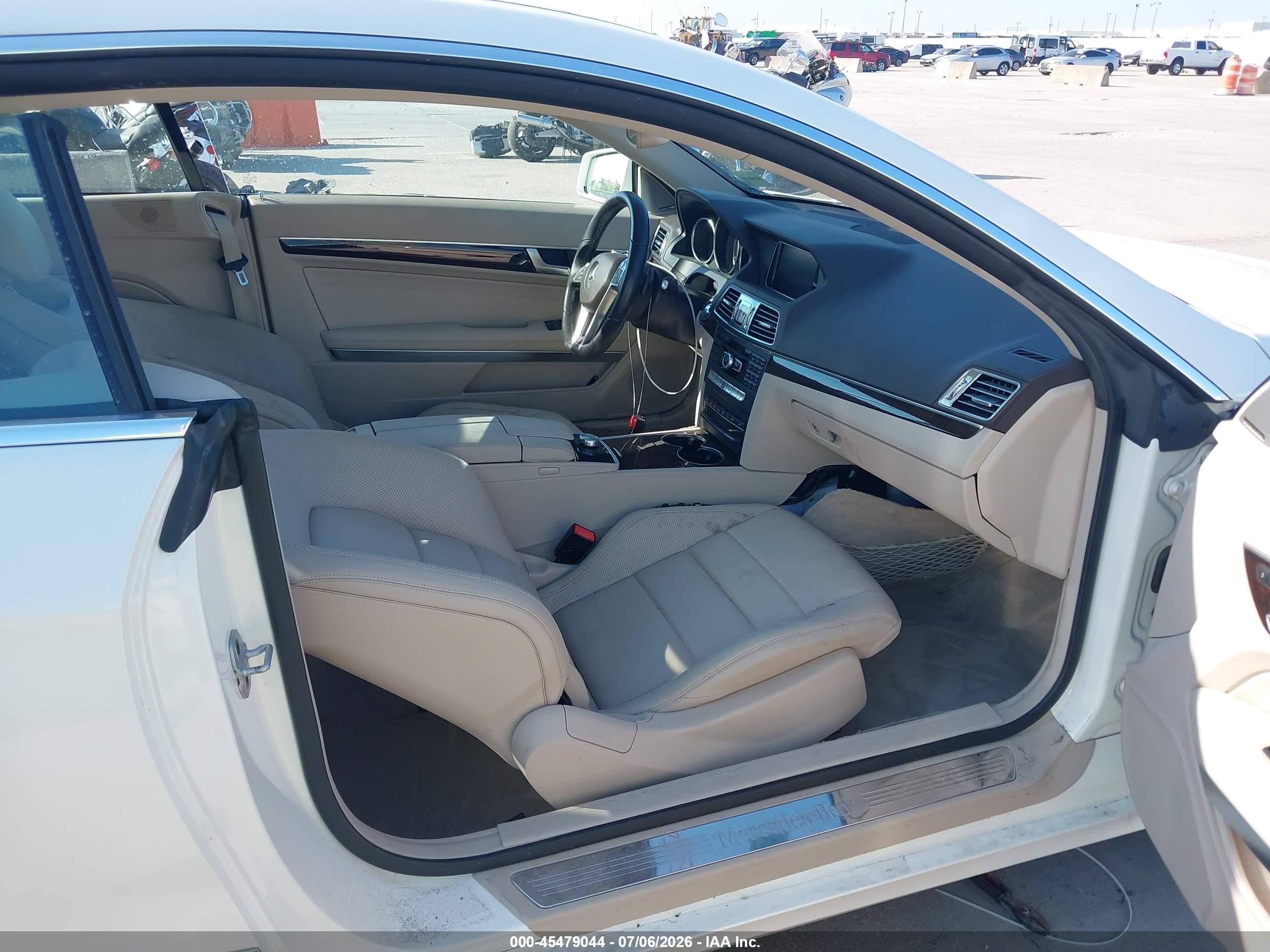 2014 Mercedes-benz E 350 White vin: WDDKJ5KB4EF276189
