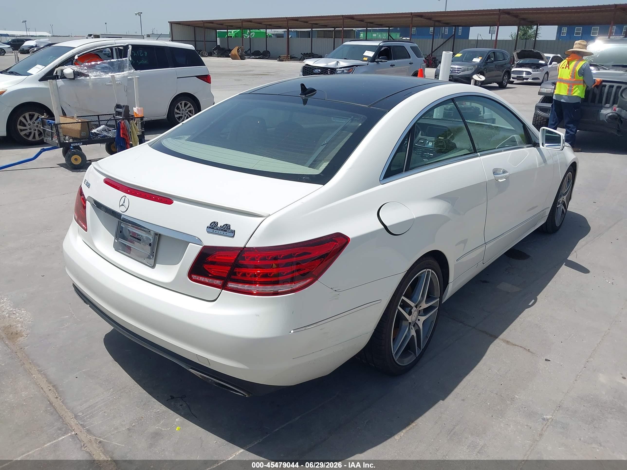 2014 Mercedes-benz E 350 White vin: WDDKJ5KB4EF276189