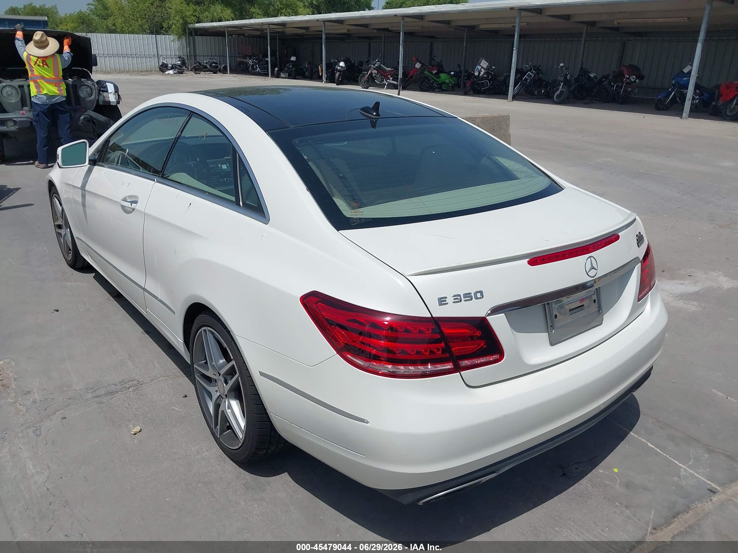2014 Mercedes-benz E 350 White vin: WDDKJ5KB4EF276189