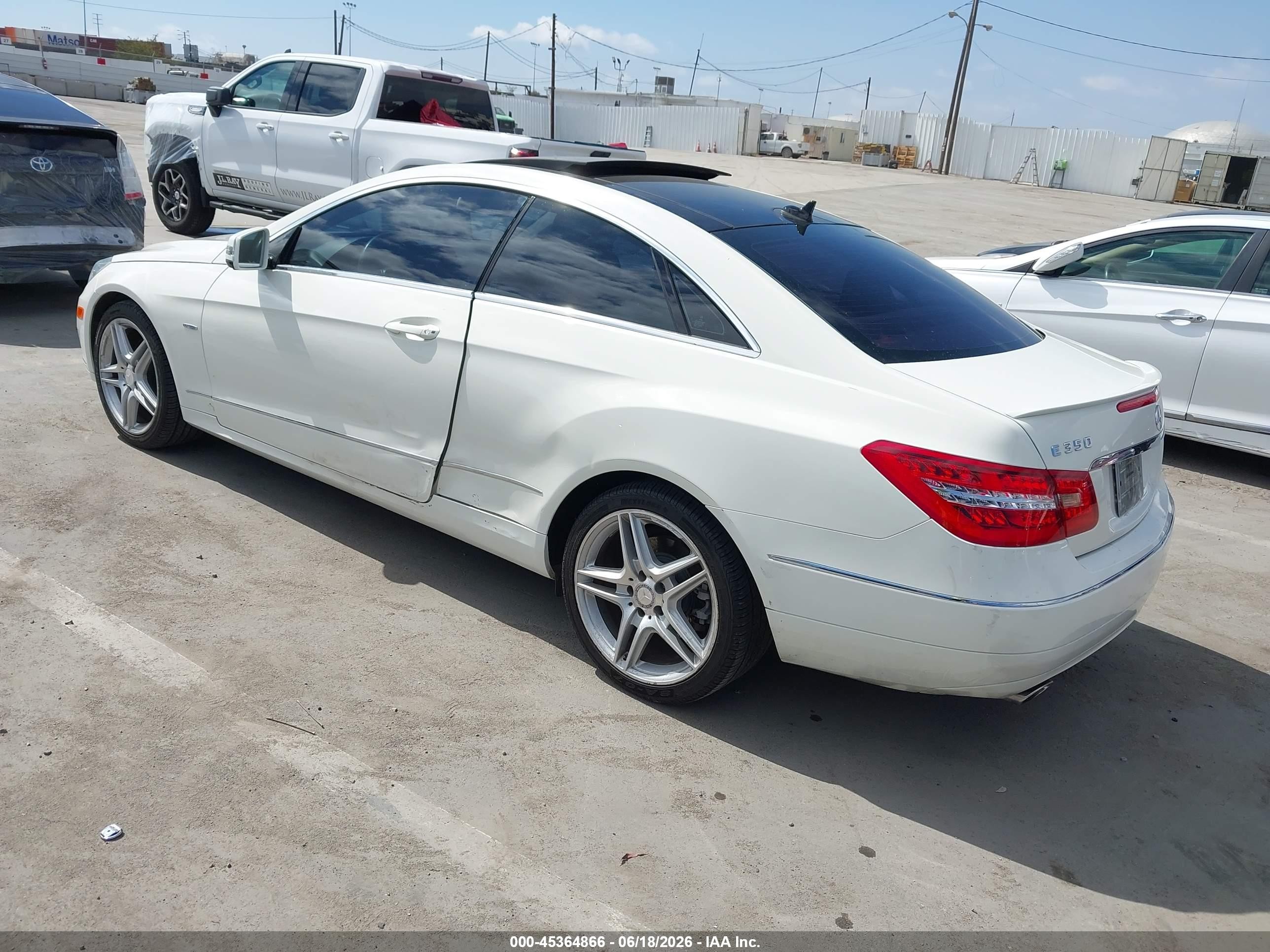 2012 Mercedes-benz E 350   White vin: WDDKJ5KB5CF140019