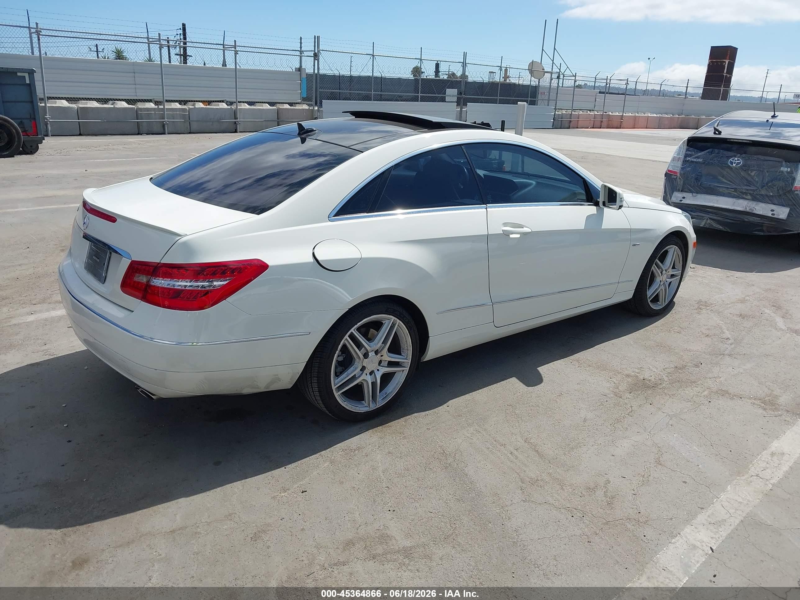 2012 Mercedes-benz E 350   White vin: WDDKJ5KB5CF140019