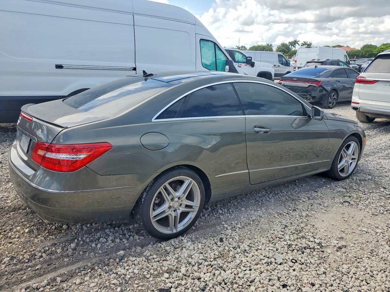 2013 Mercedes-benz E 350 Gray vin: WDDKJ5KB5DF188458