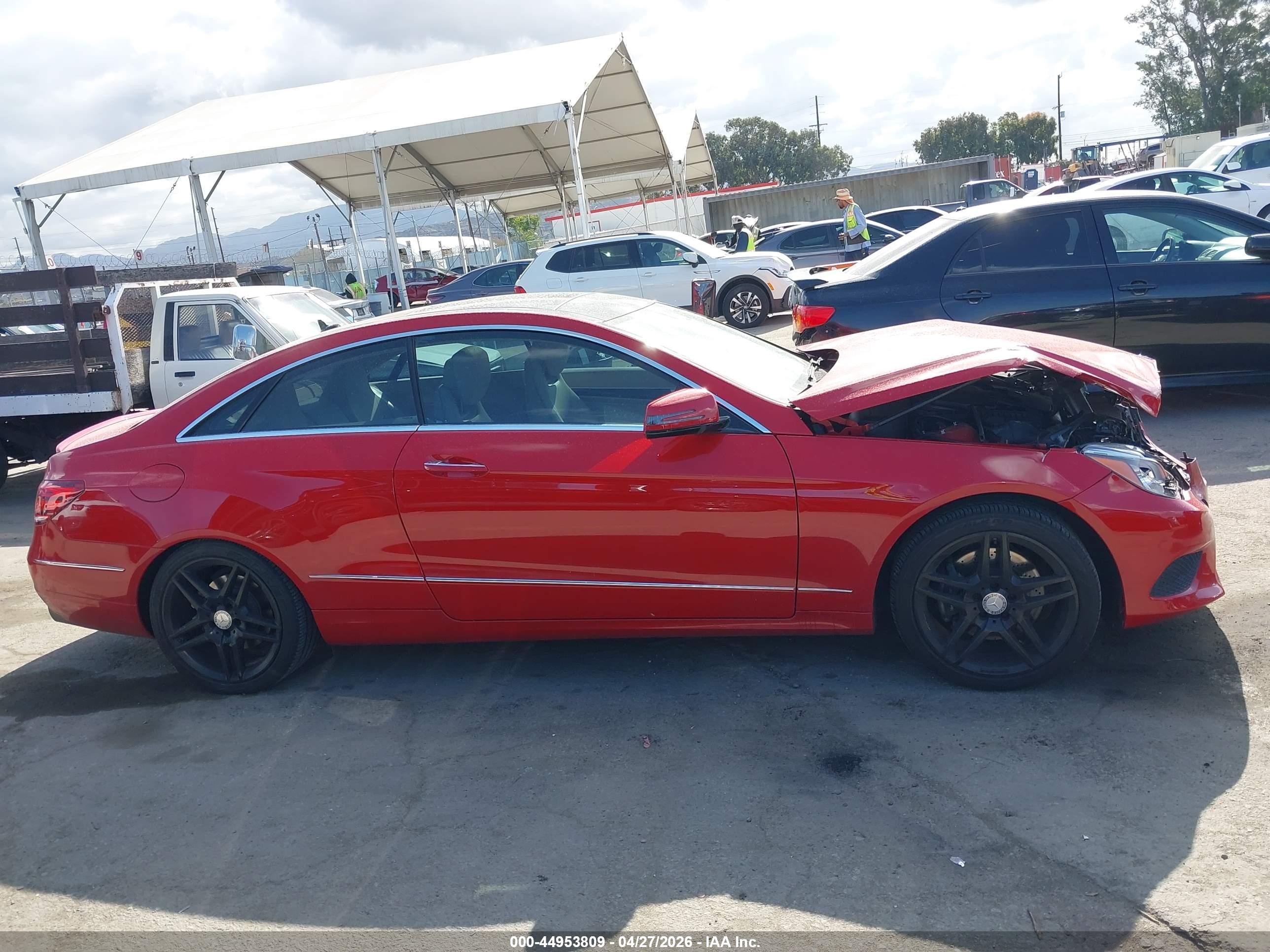 2014 Mercedes-benz E 350   Red vin: WDDKJ5KB5EF232251