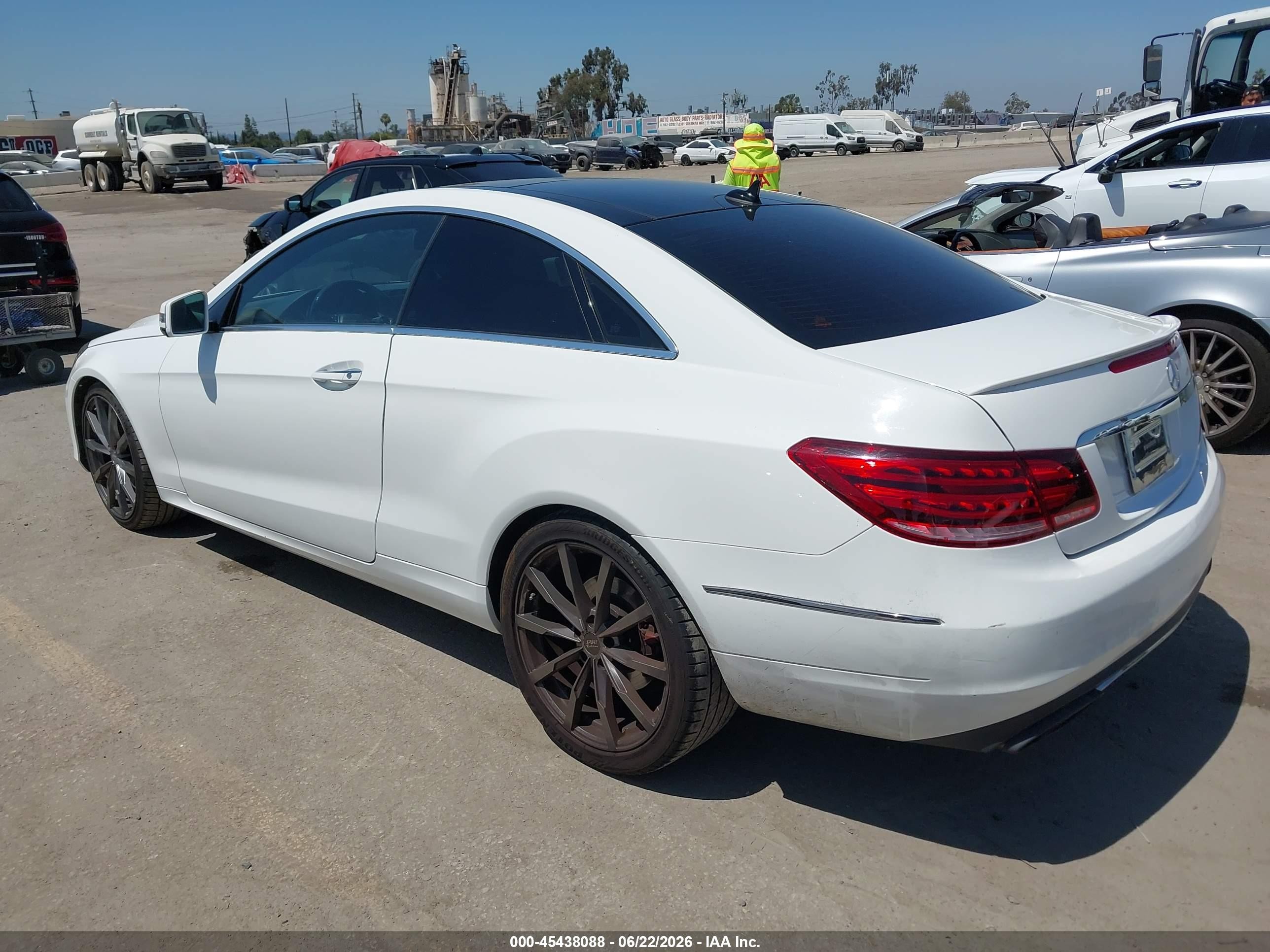 2014 Mercedes-benz E 350 White vin: WDDKJ5KB5EF241256