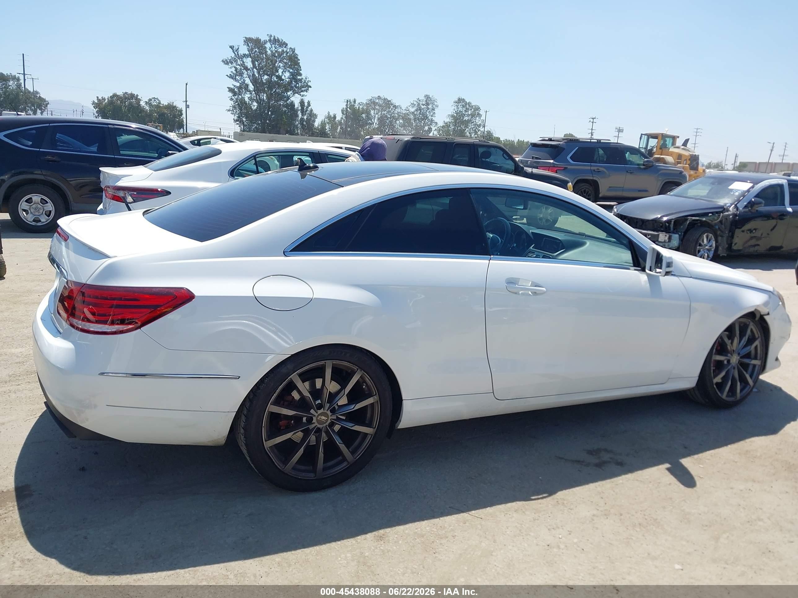 2014 Mercedes-benz E 350 White vin: WDDKJ5KB5EF241256