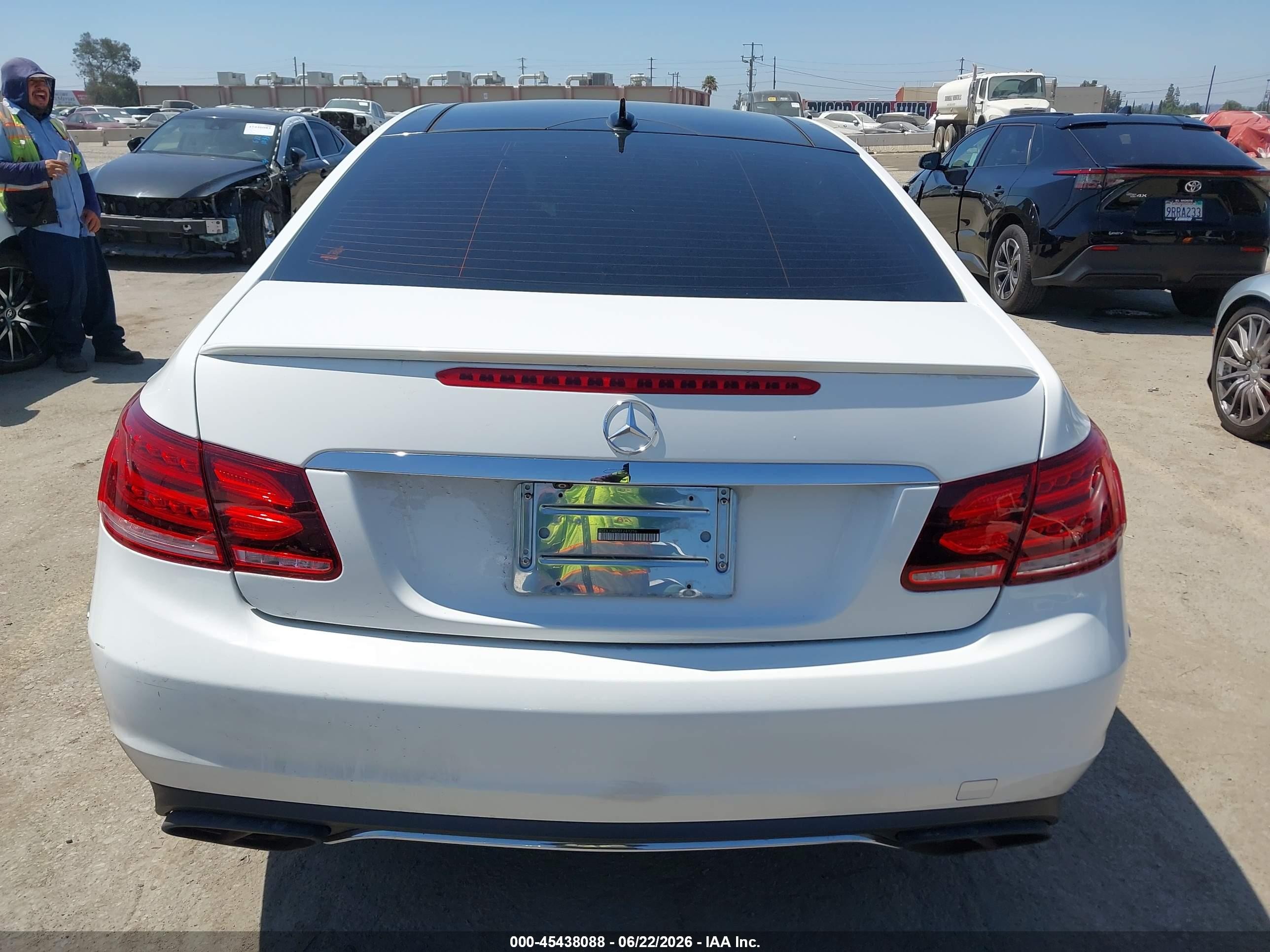 2014 Mercedes-benz E 350 White vin: WDDKJ5KB5EF241256