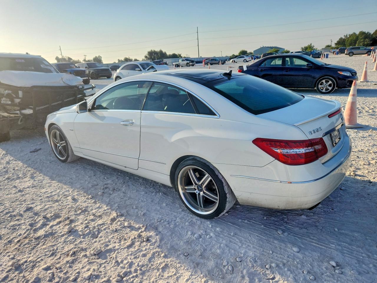 2012 Mercedes-benz E 350 Белый vin: WDDKJ5KB6CF160859