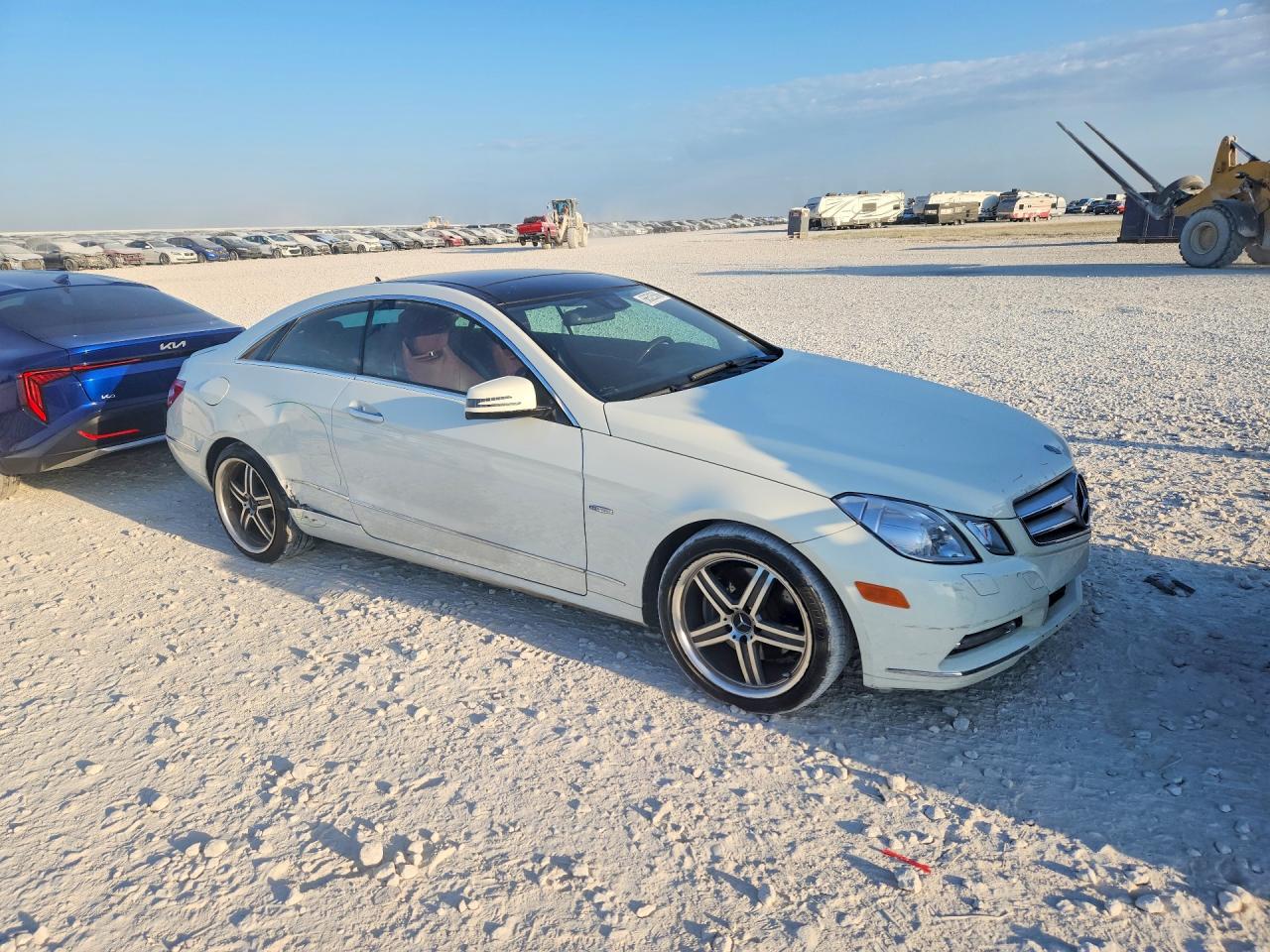 2012 Mercedes-benz E 350 Белый vin: WDDKJ5KB6CF160859