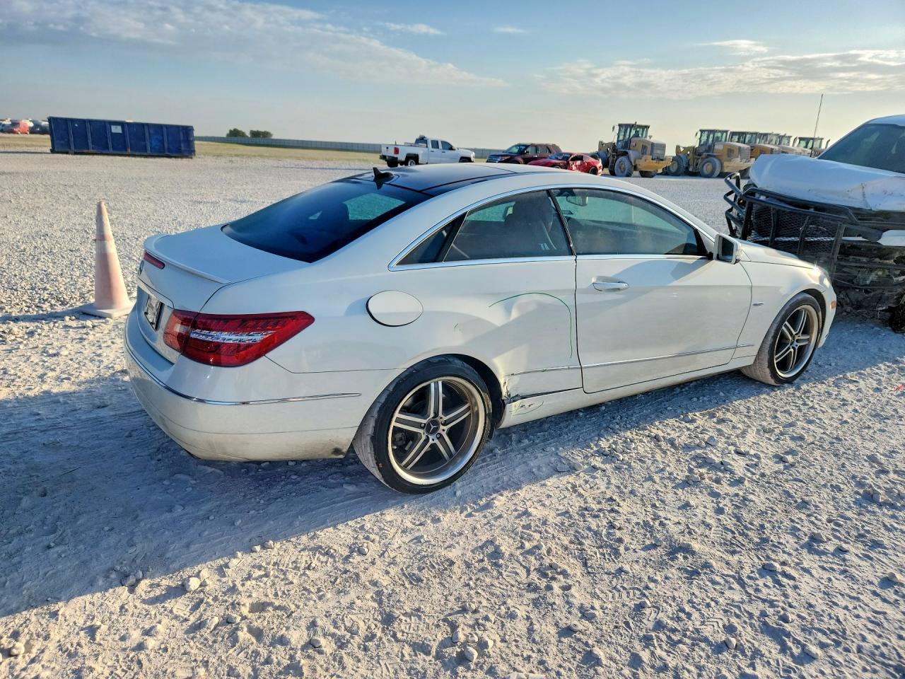2012 Mercedes-benz E 350 Белый vin: WDDKJ5KB6CF160859