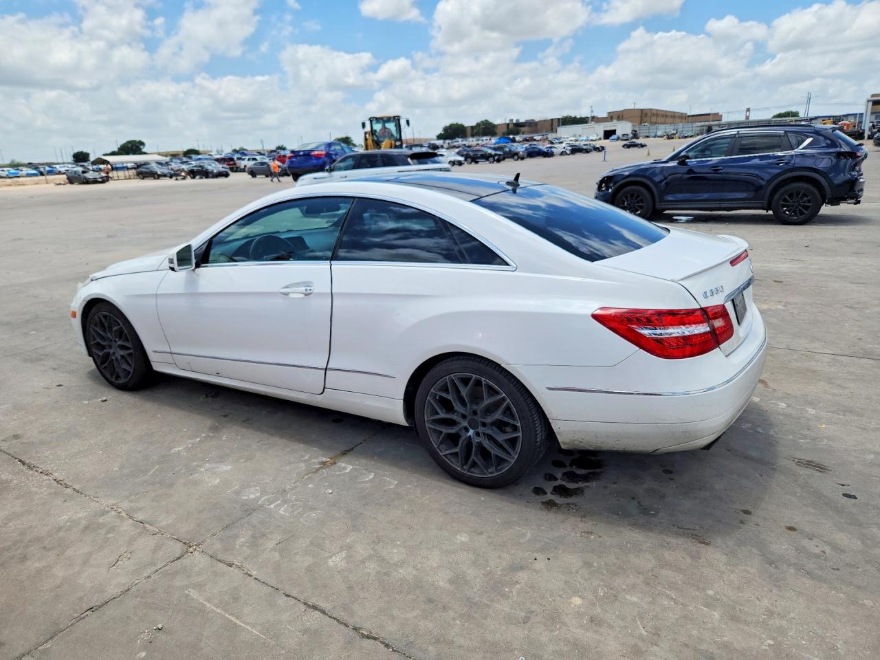2013 Mercedes-benz E 350 White vin: WDDKJ5KB6DF202495