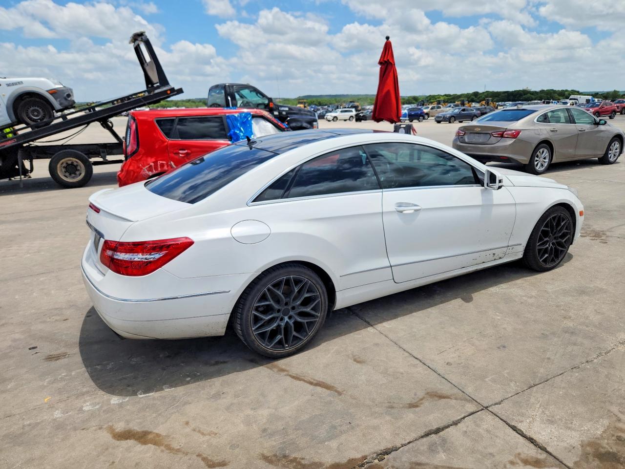 2013 Mercedes-benz E 350 White vin: WDDKJ5KB6DF202495