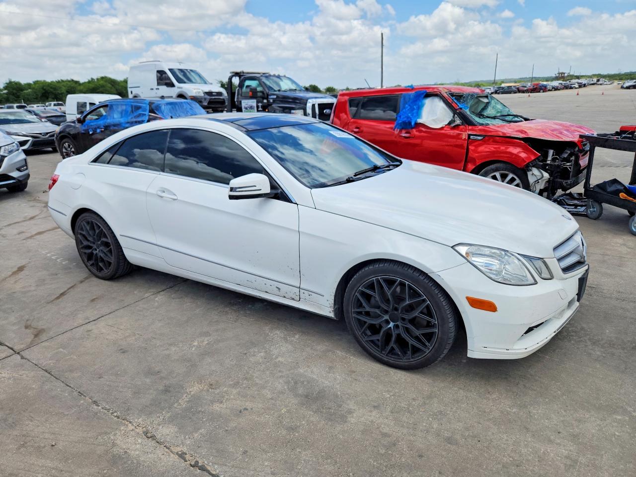 2013 Mercedes-benz E 350 White vin: WDDKJ5KB6DF202495