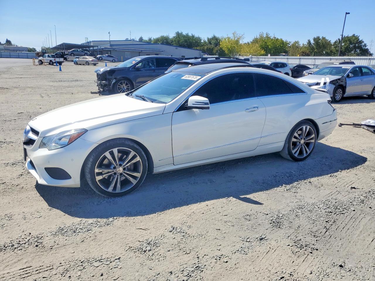 2014 Mercedes-benz E 350 Белый vin: WDDKJ5KB7EF238083