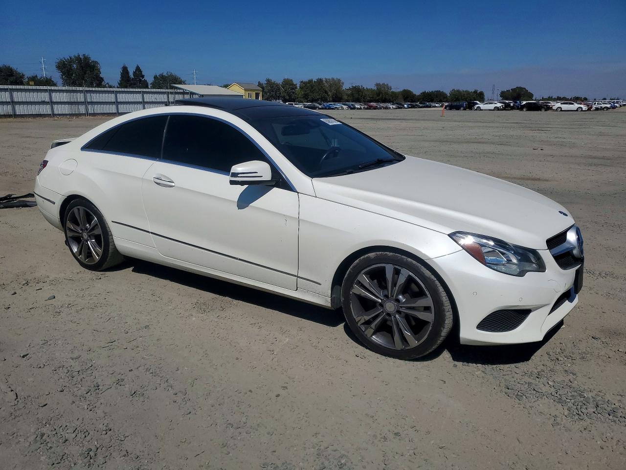 2014 Mercedes-benz E 350 Белый vin: WDDKJ5KB7EF238083
