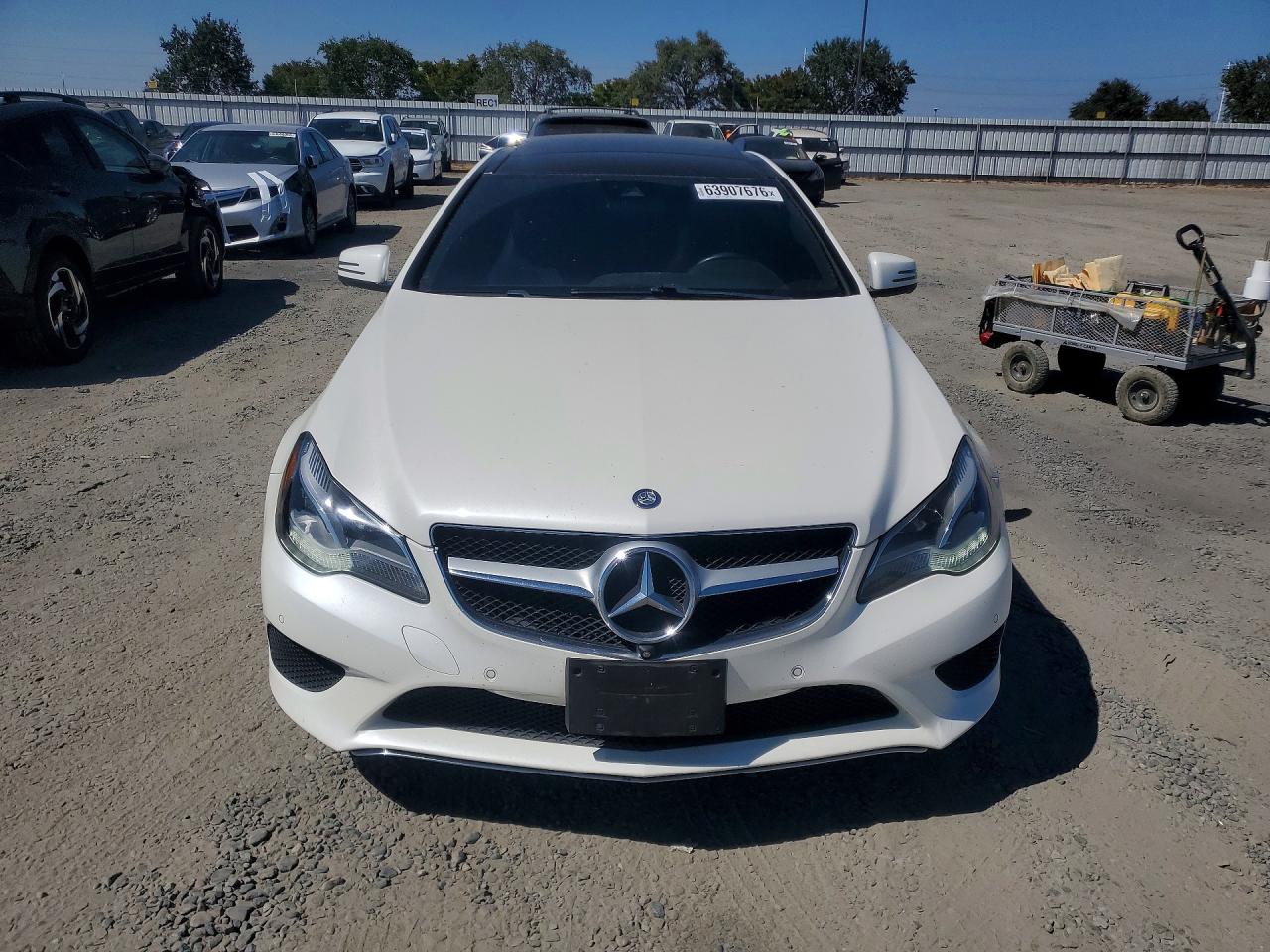 2014 Mercedes-benz E 350 Белый vin: WDDKJ5KB7EF238083