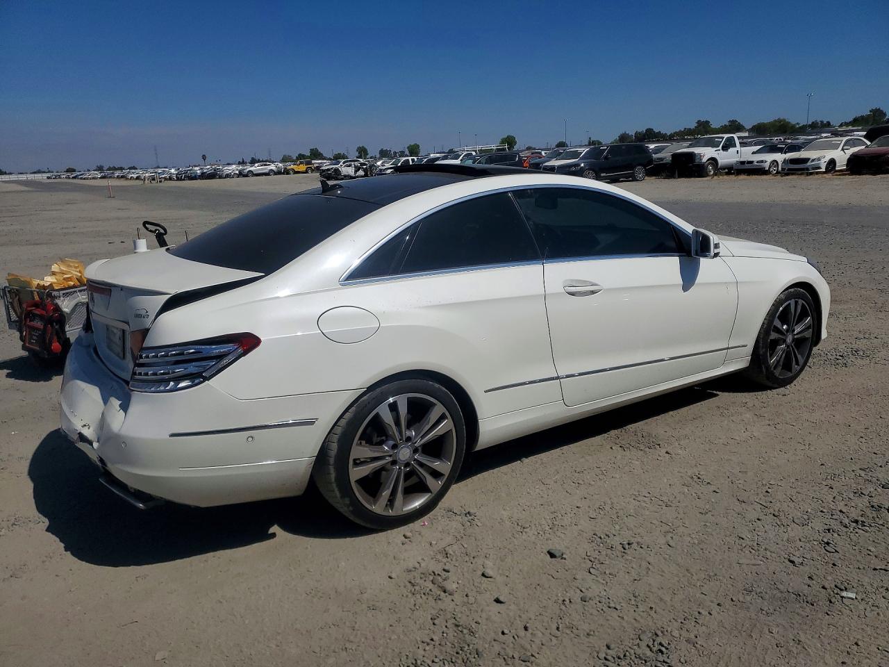 2014 Mercedes-benz E 350 Белый vin: WDDKJ5KB7EF238083