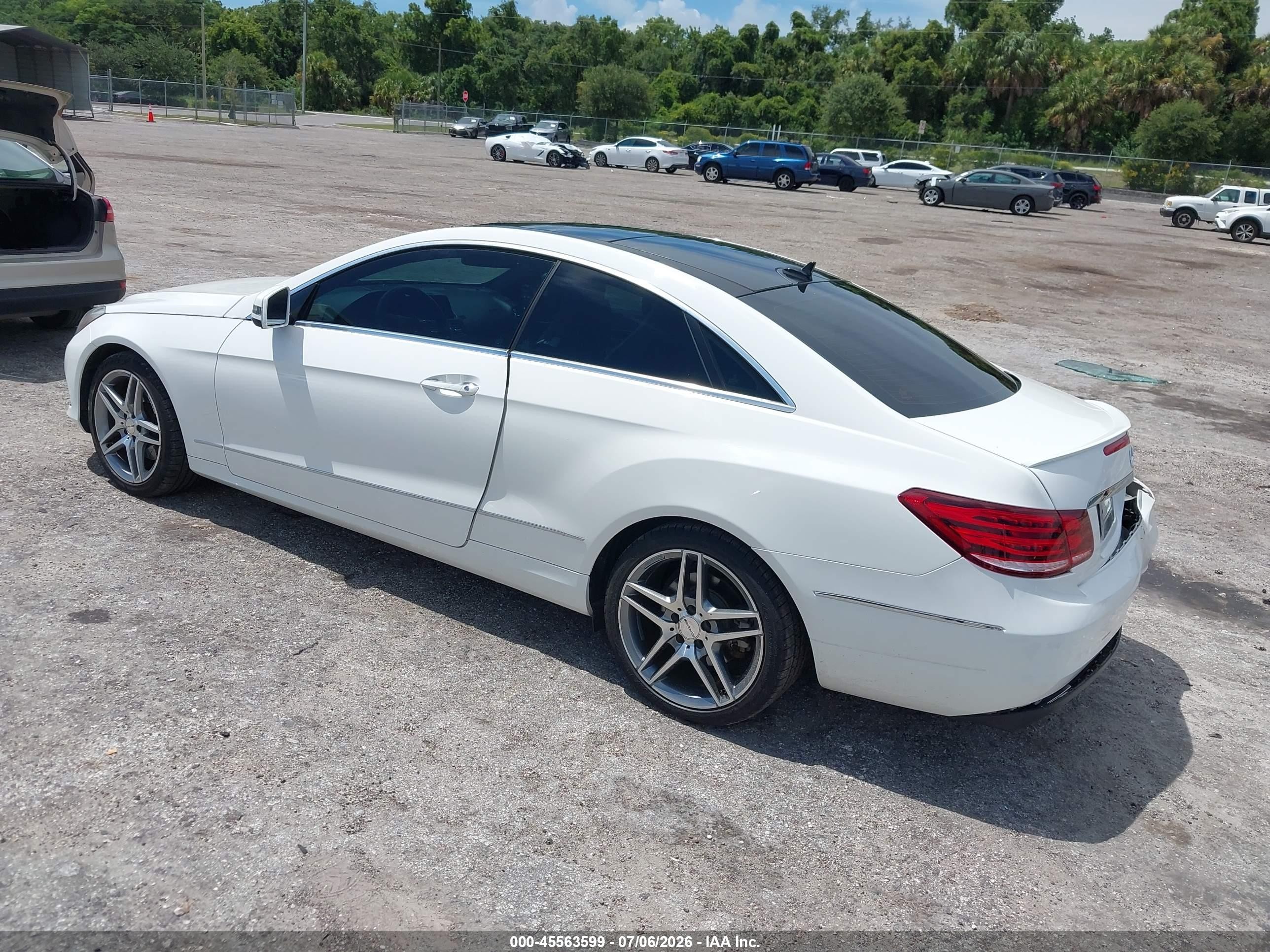 2014 Mercedes-benz E 350   Белый vin: WDDKJ5KB7EF242652