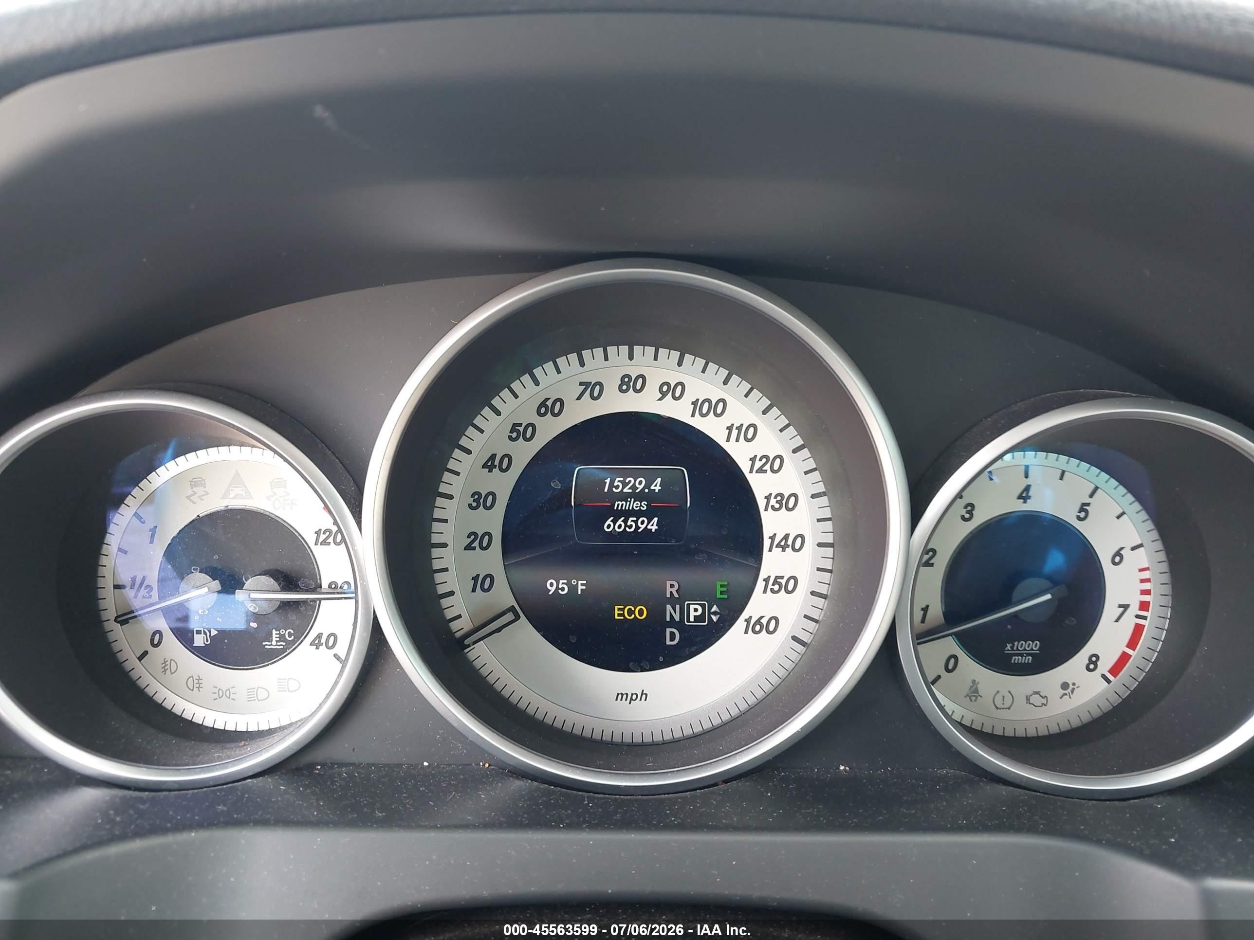 2014 Mercedes-benz E 350   Белый vin: WDDKJ5KB7EF242652