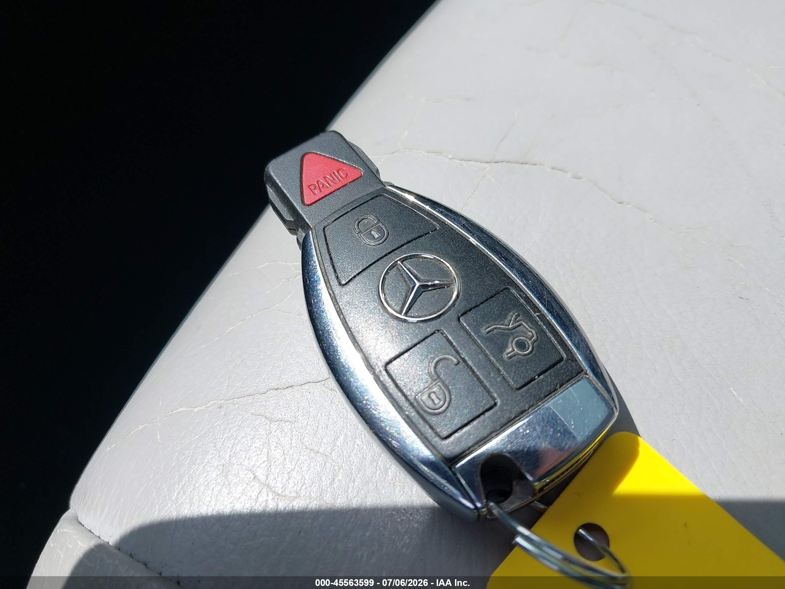 2014 Mercedes-benz E 350   Белый vin: WDDKJ5KB7EF242652