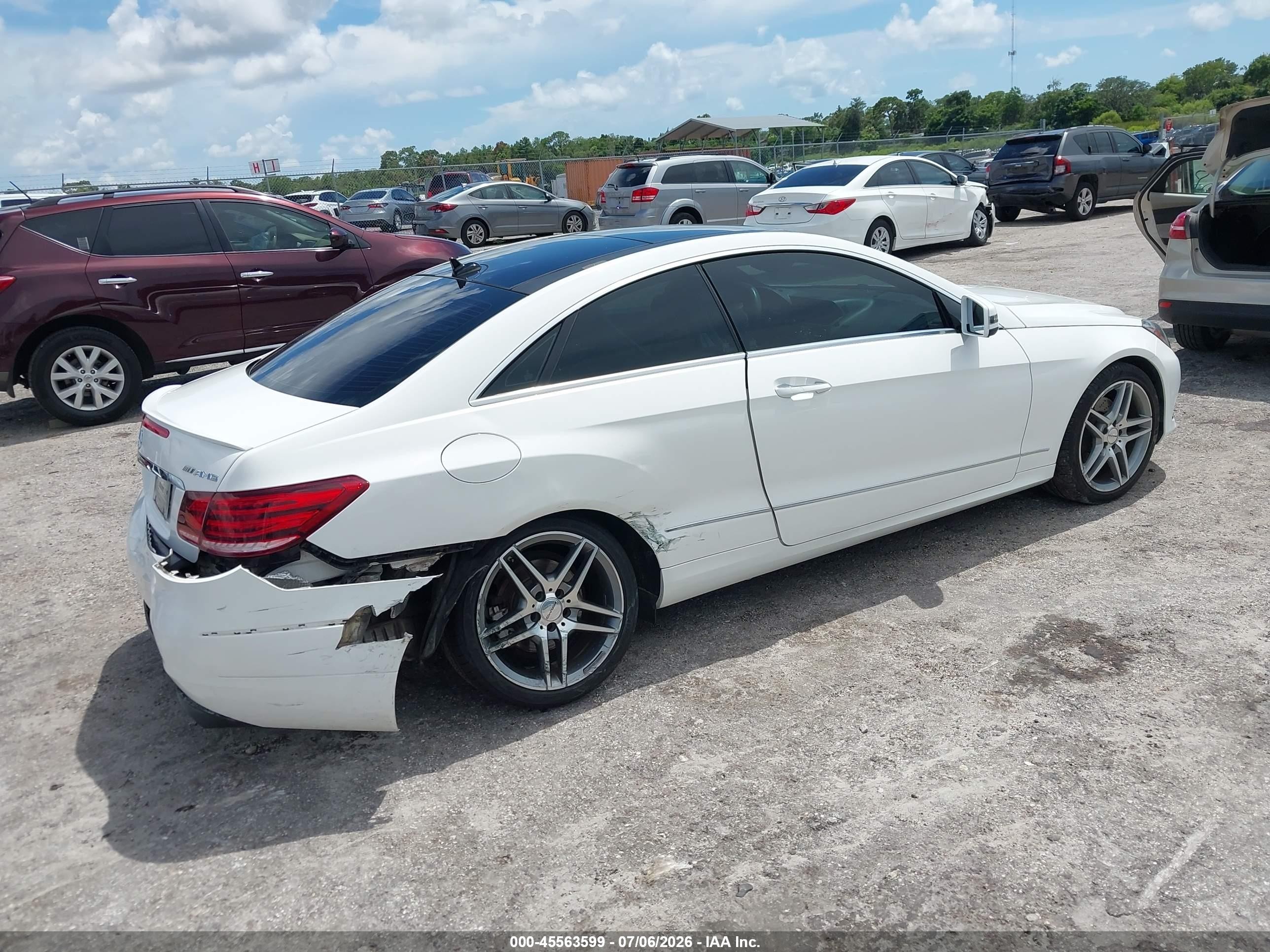 2014 Mercedes-benz E 350   Белый vin: WDDKJ5KB7EF242652
