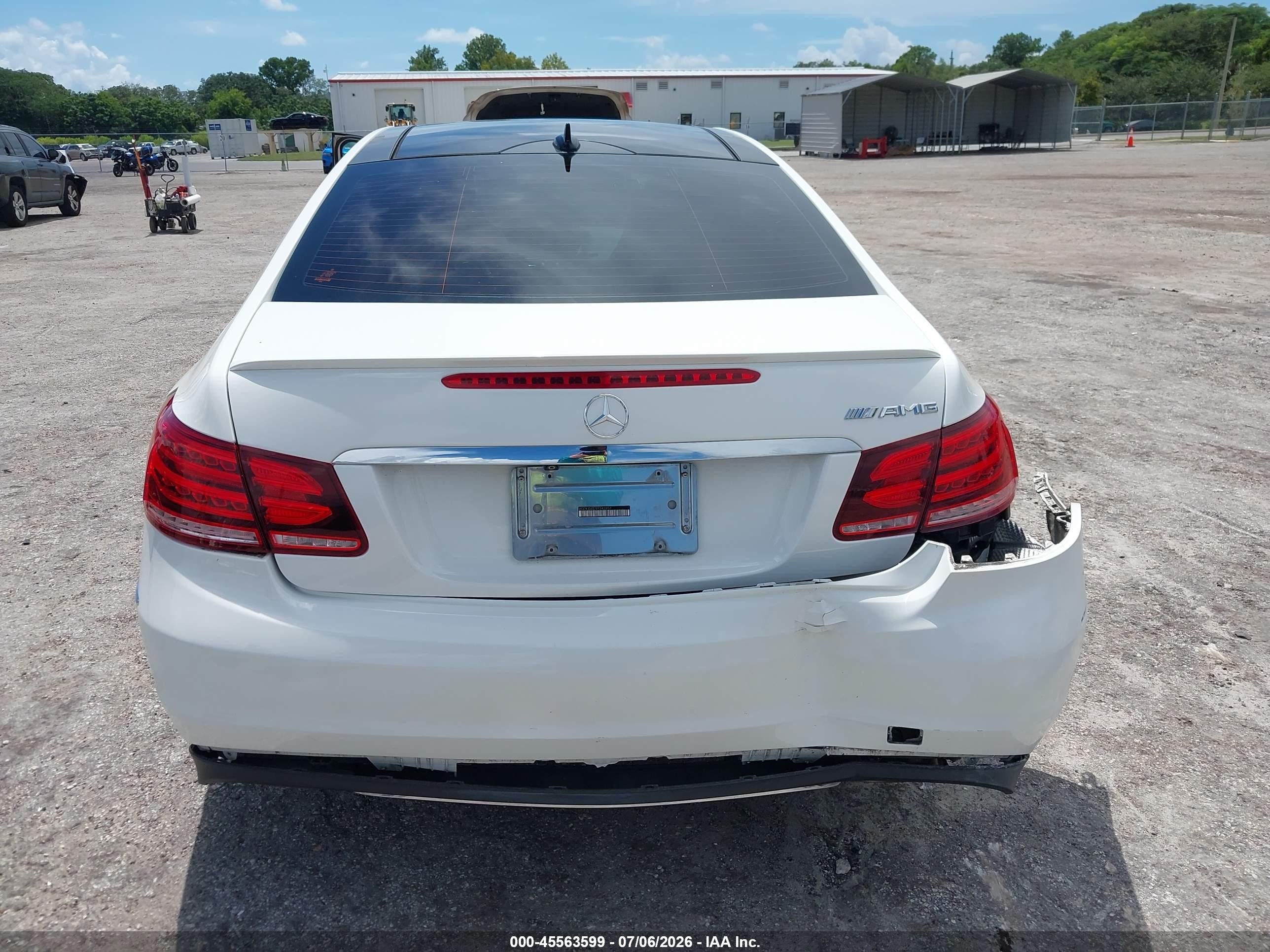 2014 Mercedes-benz E 350   Белый vin: WDDKJ5KB7EF242652